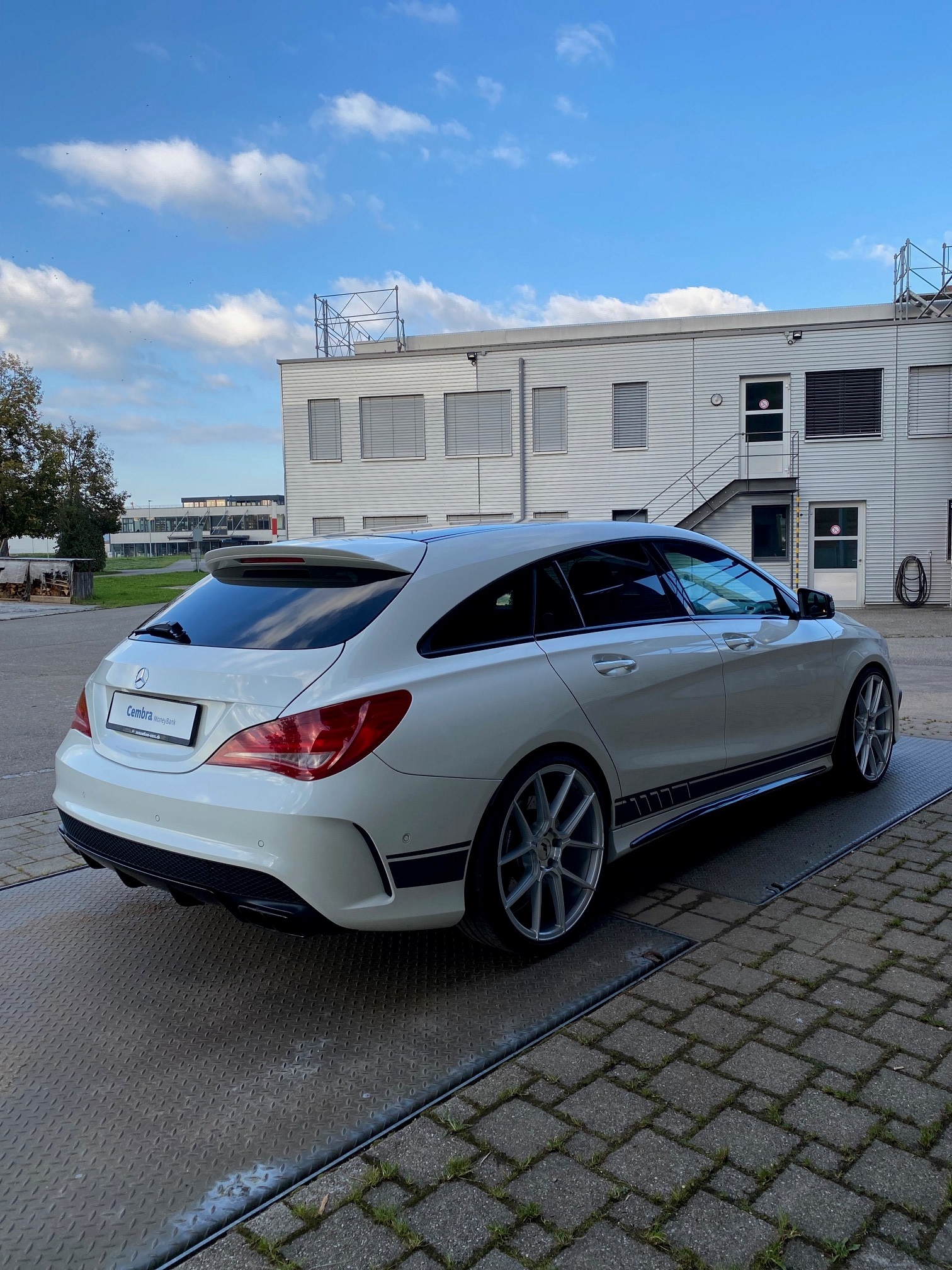 MERCEDES-BENZ CLA Shooting Brake 45 AMG 4Matic Speedshift-image-7