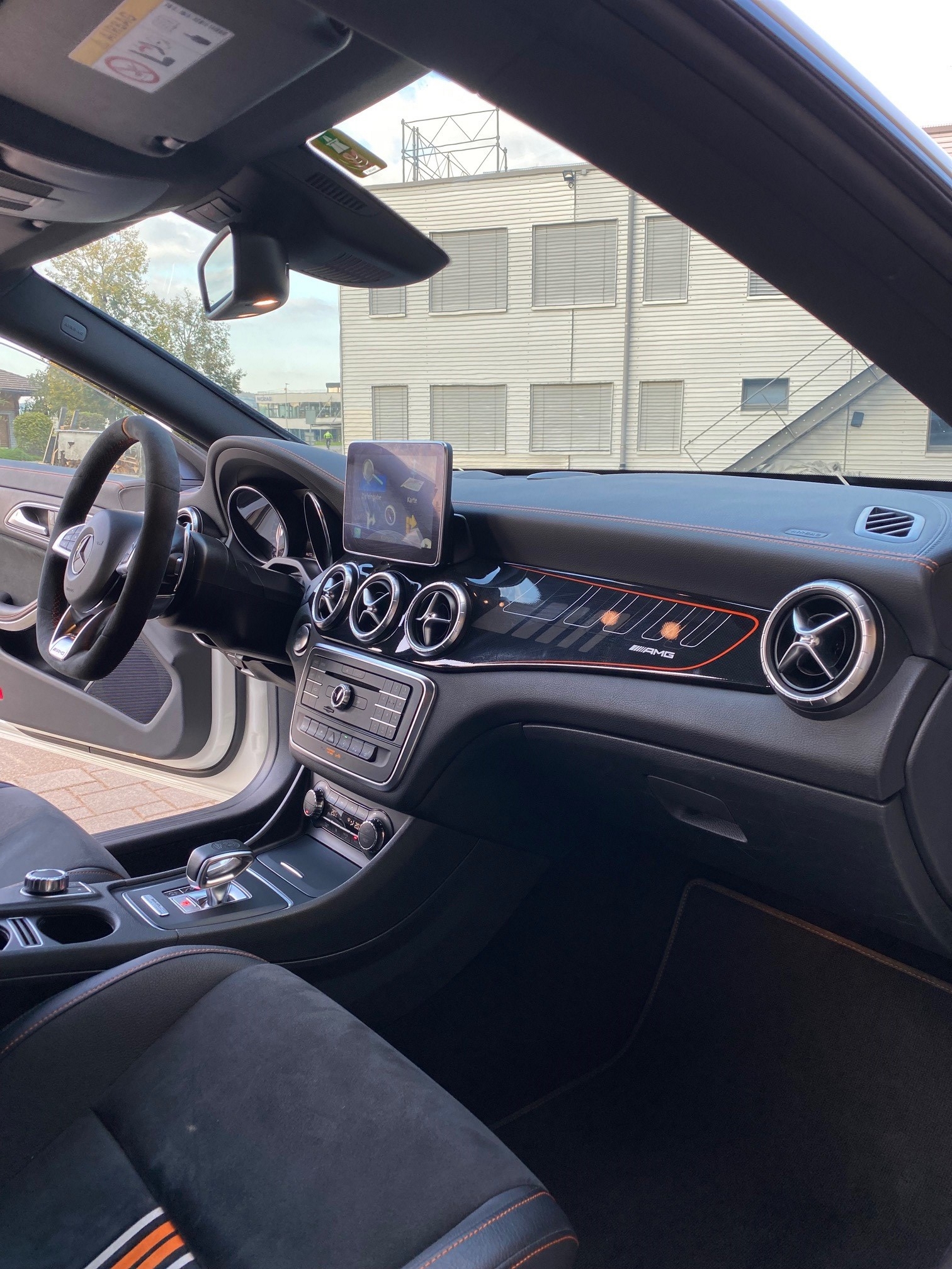 MERCEDES-BENZ CLA Shooting Brake 45 AMG 4Matic Speedshift-image-14