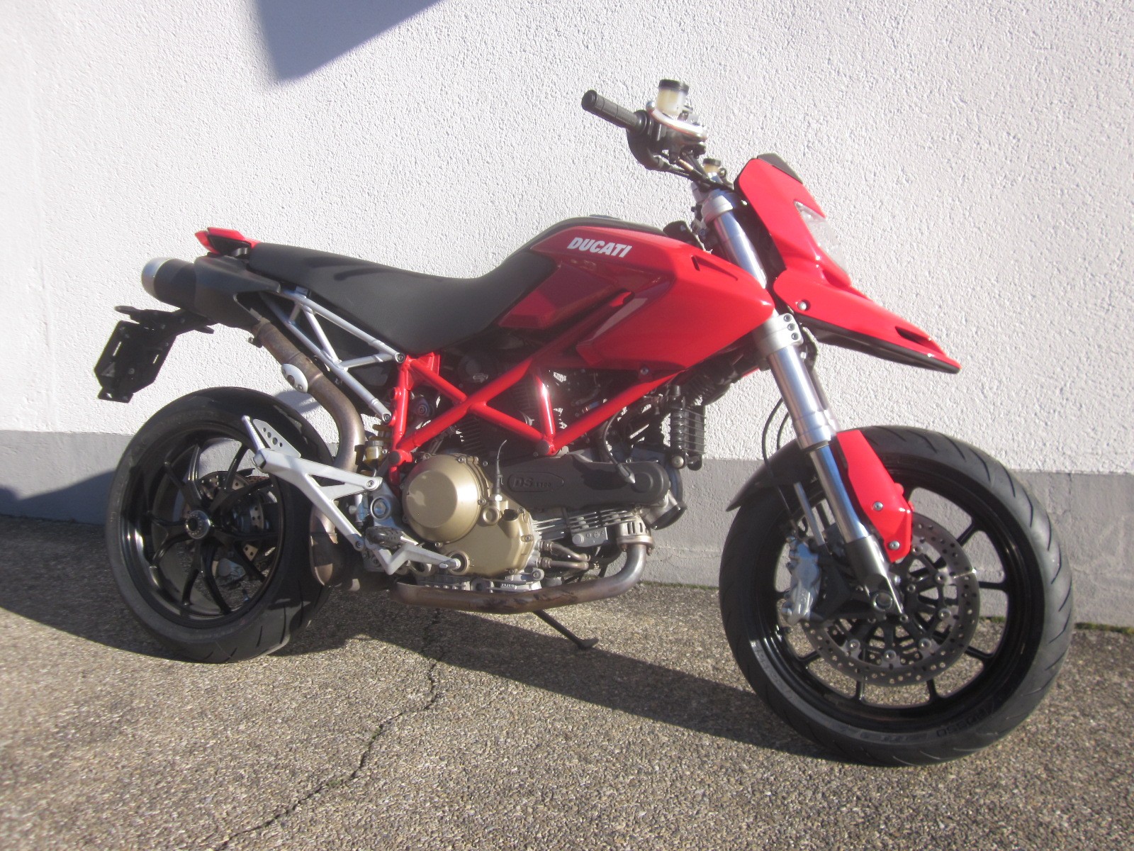 DUCATI Hypermotard 1100-image-0