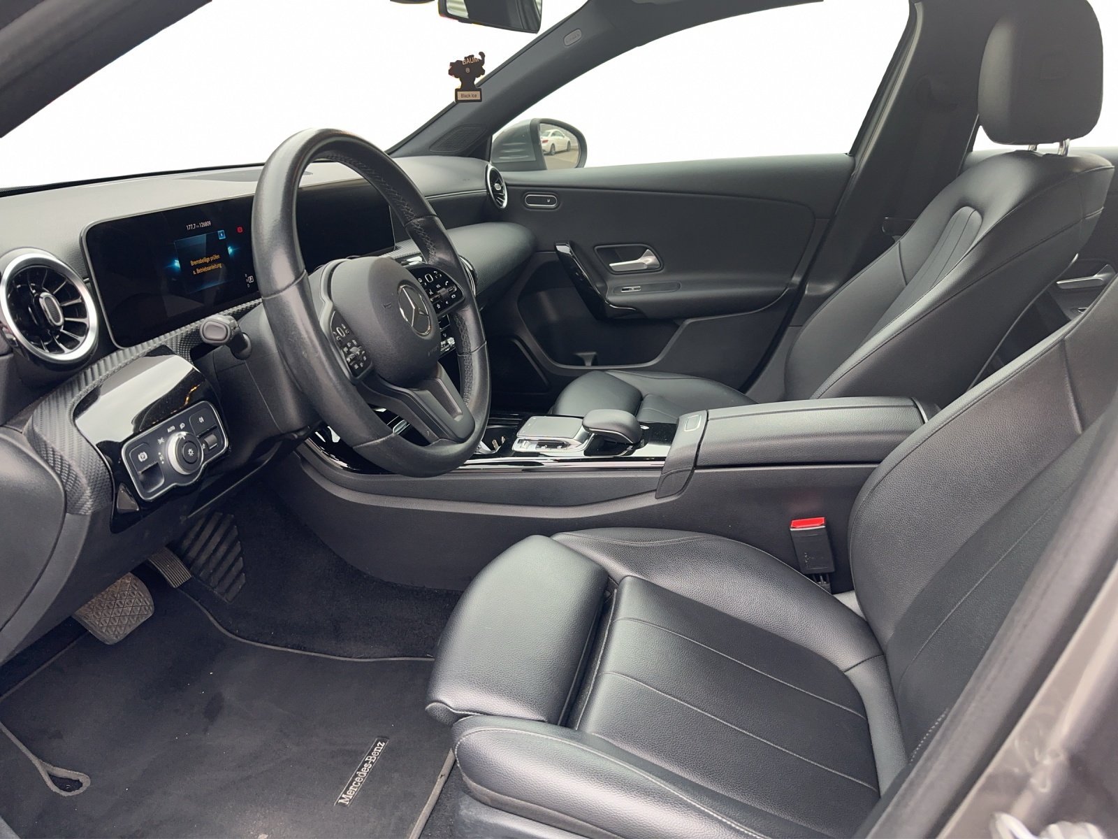 MERCEDES-BENZ A 200 Style 7G-DCT-image-12