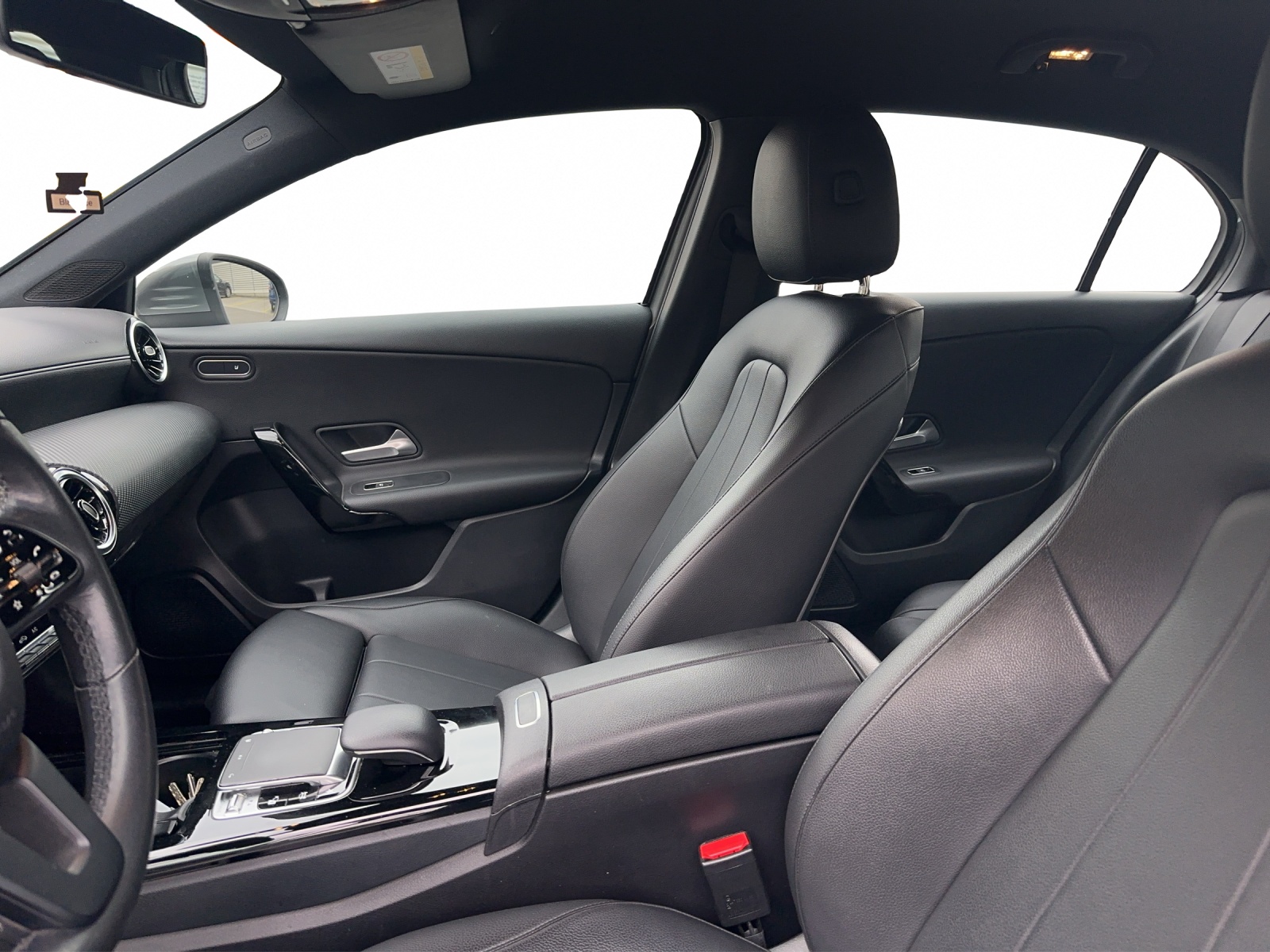 MERCEDES-BENZ A 200 Style 7G-DCT-image-8