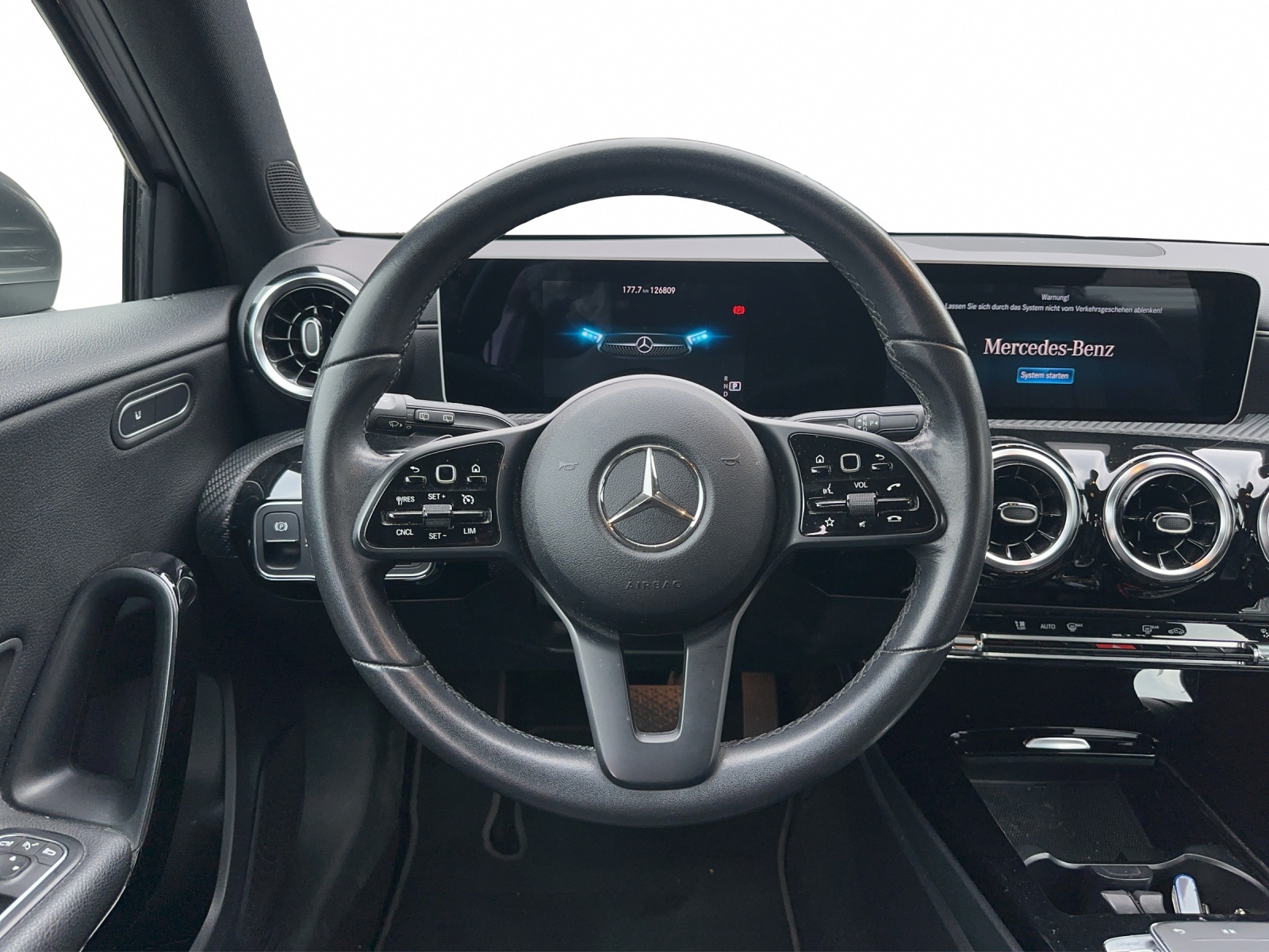 MERCEDES-BENZ A 200 Style 7G-DCT-image-11
