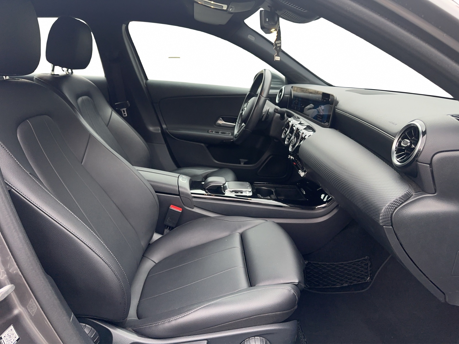 MERCEDES-BENZ A 200 Style 7G-DCT-image-5