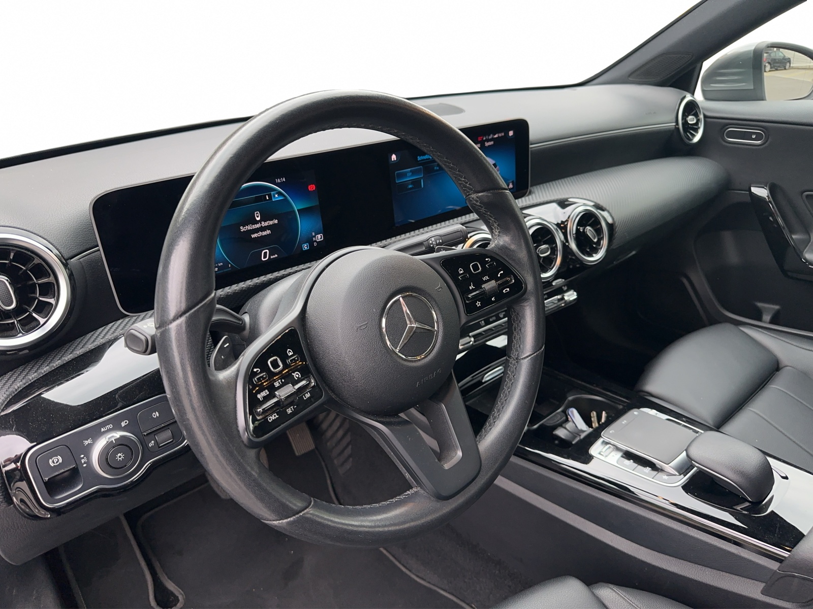 MERCEDES-BENZ A 200 Style 7G-DCT-image-6