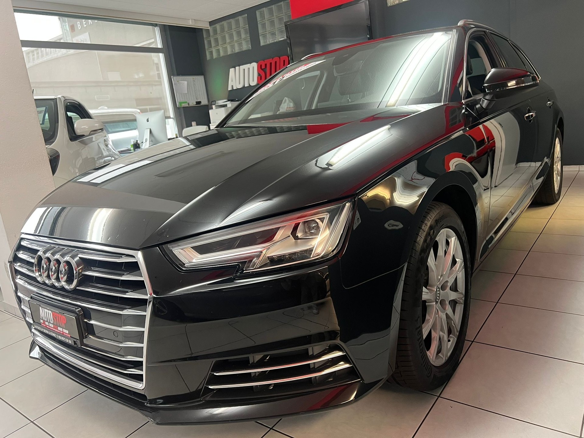 AUDI A4 Avant 2.0 TDI Design S-tronic-showroom-element-2