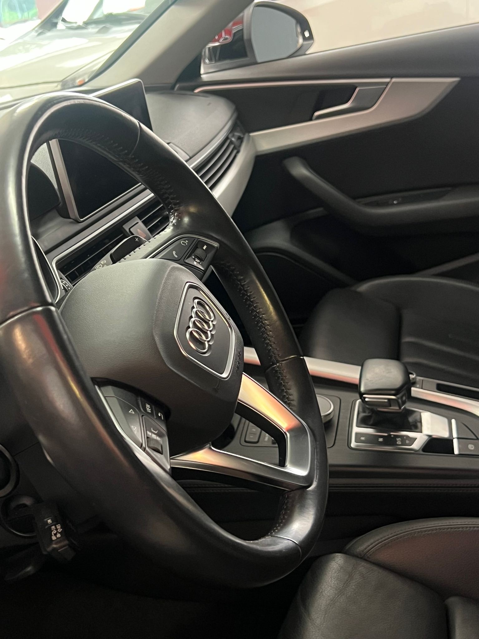 AUDI A4 Avant 2.0 TDI Design S-tronic-image-6