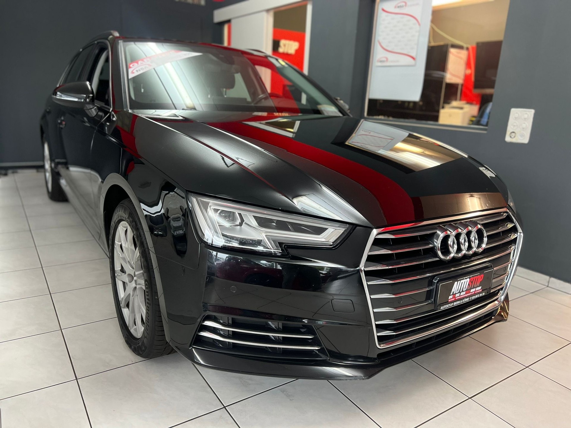 AUDI A4 Avant 2.0 TDI Design S-tronic-showroom-element-1