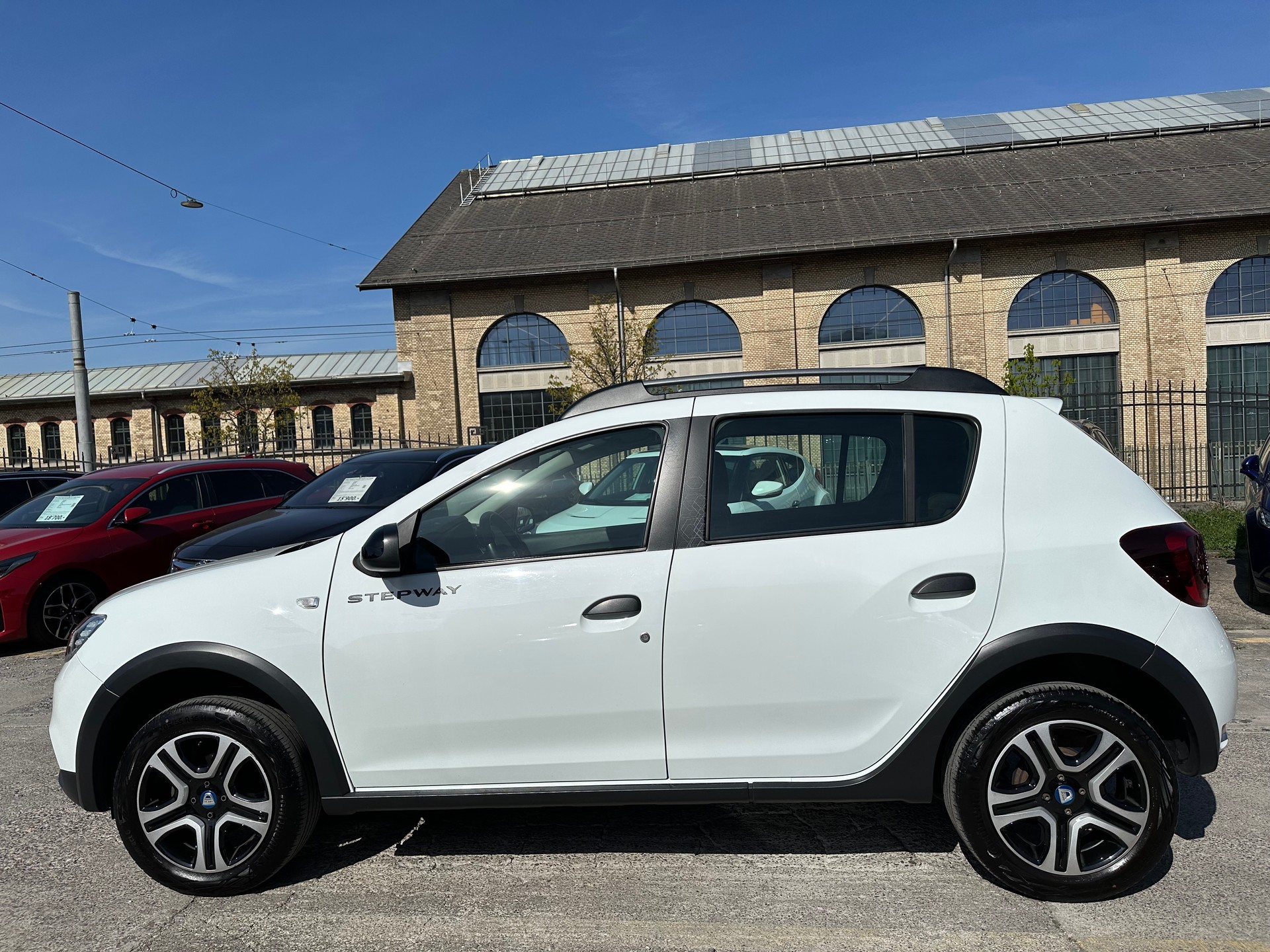 DACIA Sandero Tce 100 Celebration-showroom-element-3