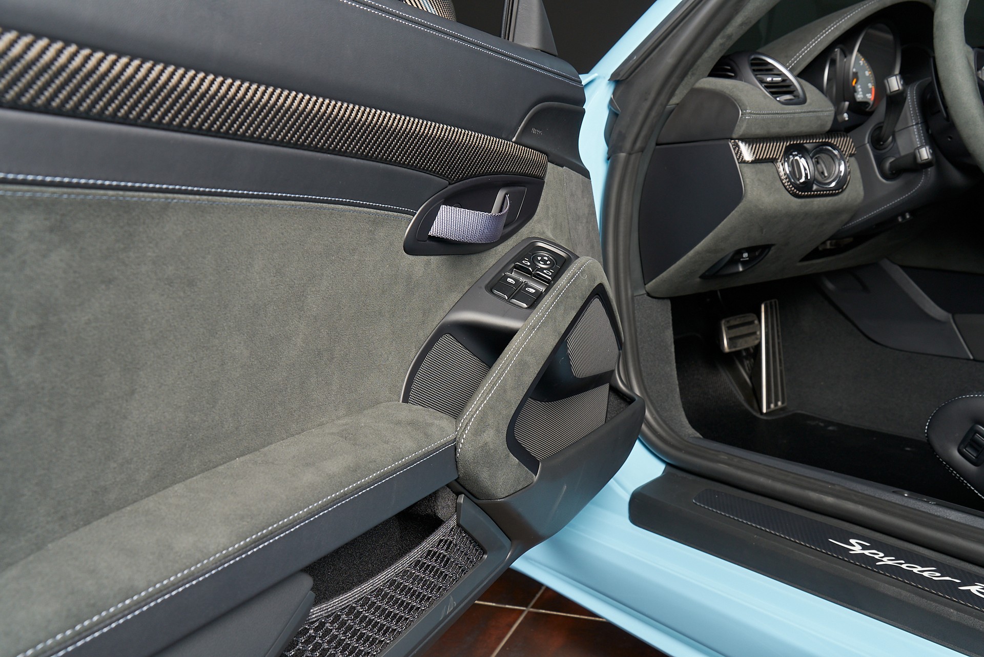 PORSCHE 718 Boxster Spyder GT4 RS PDK-image-17