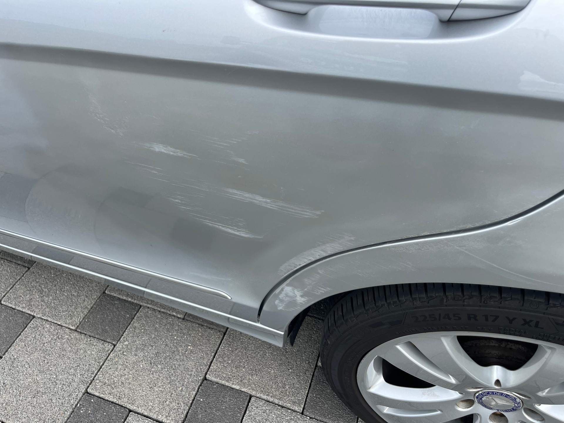 MERCEDES-BENZ C 250 CGI BlueEfficiency Automatic-image-14