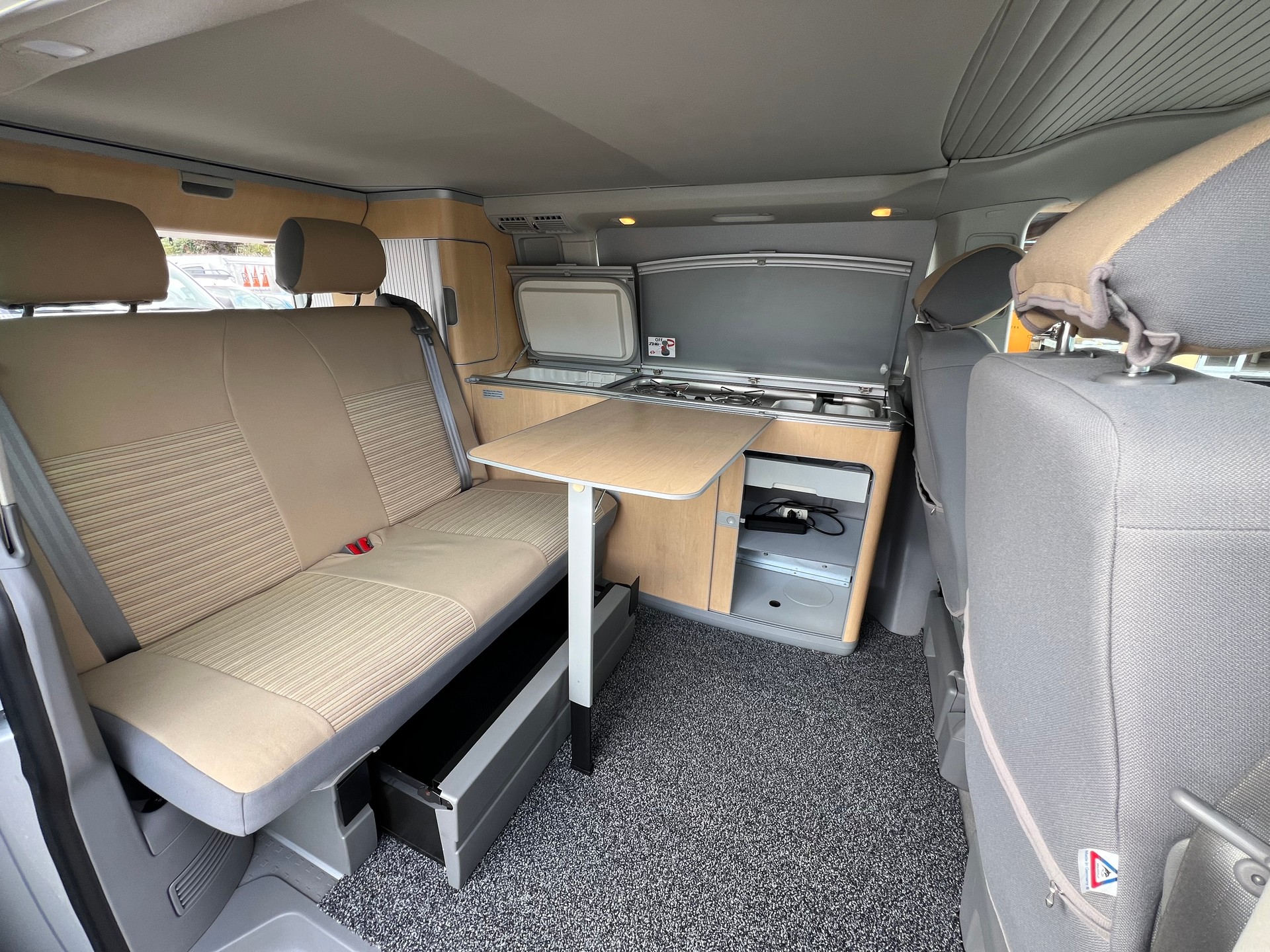 VW T5 CALIFORNIA Camper-image-11