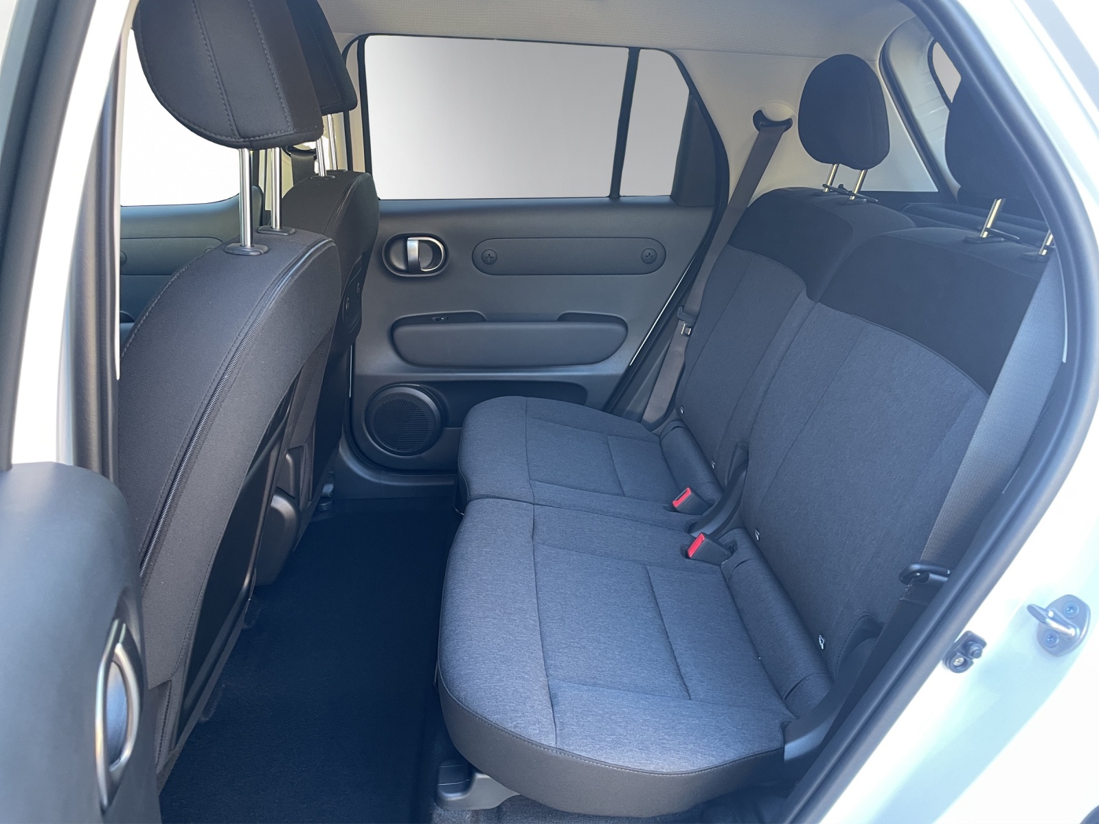 HYUNDAI Inster 49kWh Amplia-image-5