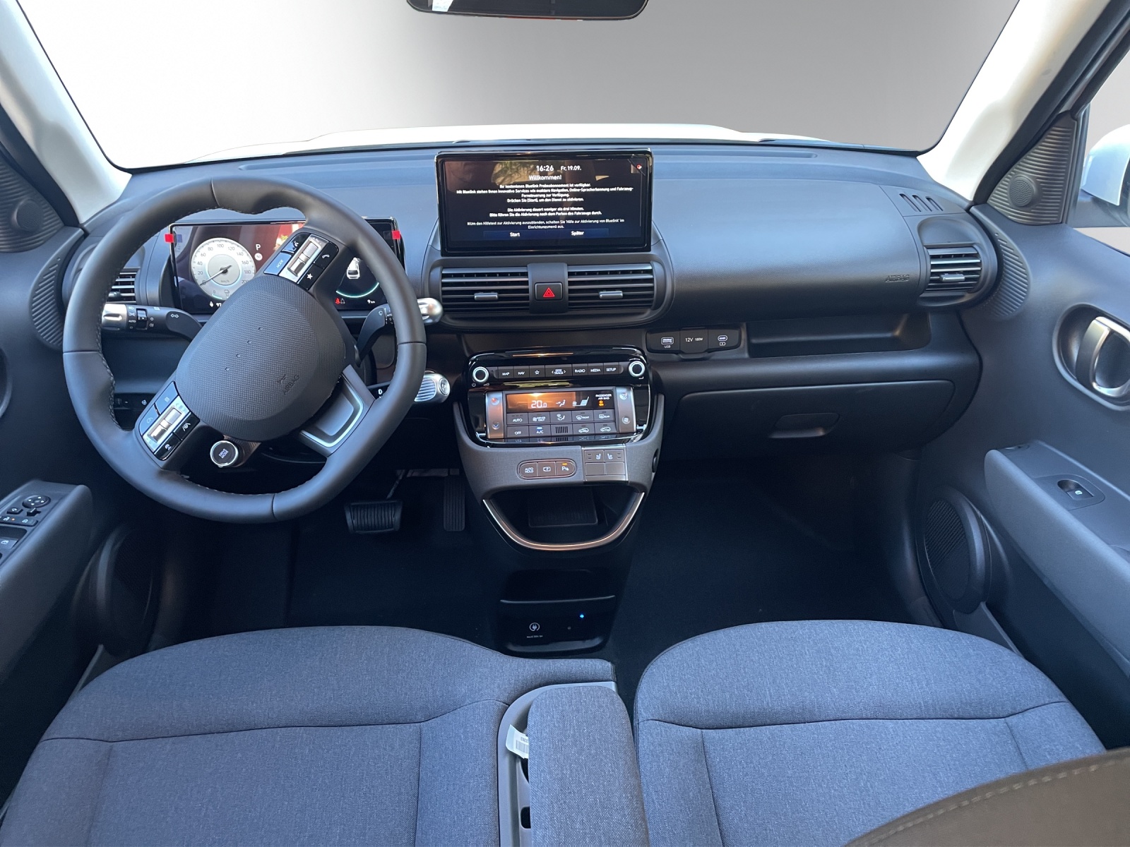HYUNDAI Inster 49kWh Amplia-image-7
