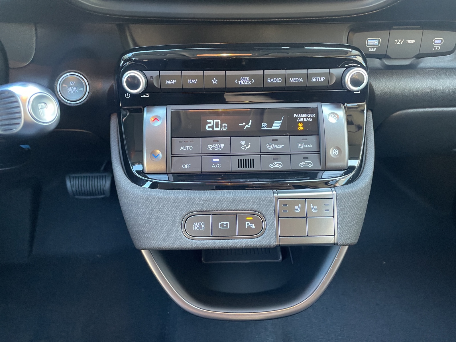 HYUNDAI Inster 49kWh Amplia-image-10