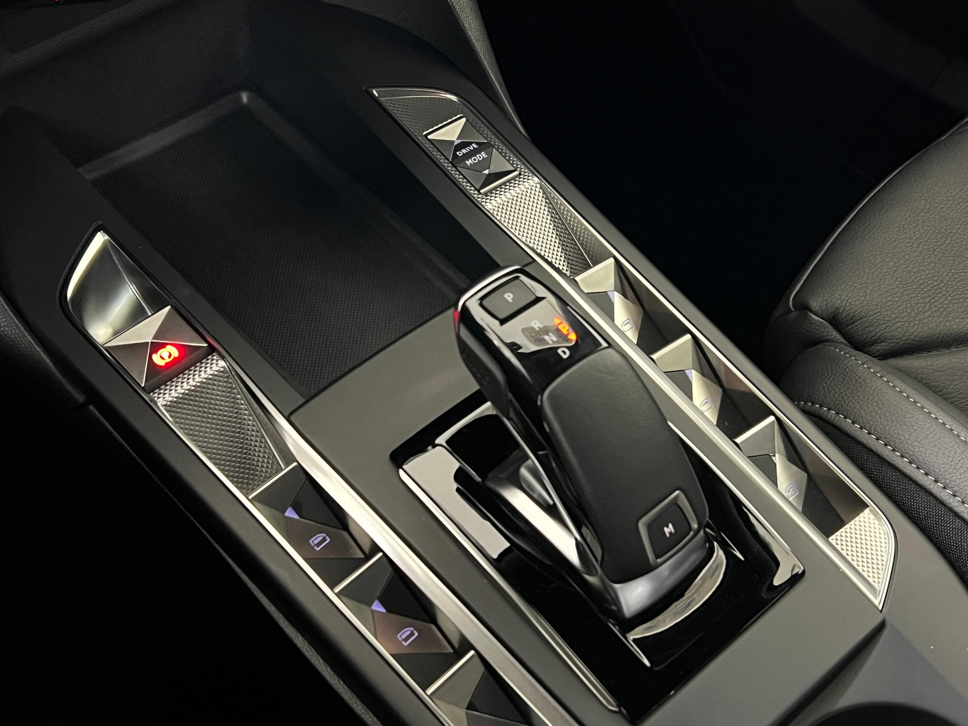 DS AUTOMOBILES 3 Crossback 1.2 PureTech 155 Bastille / Jetzt mit attraktivem 1.99% Leasing-image-12
