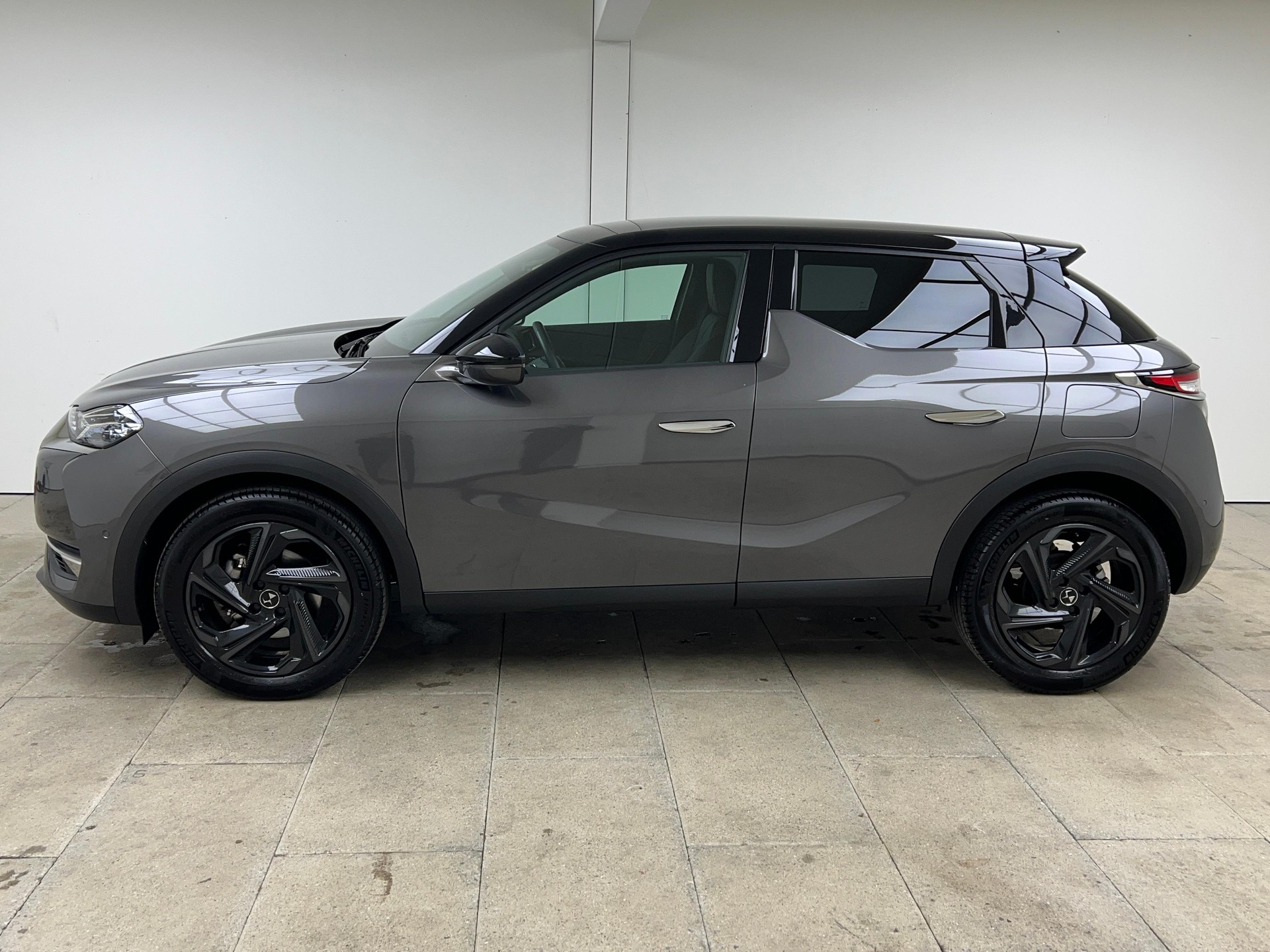 DS AUTOMOBILES 3 Crossback 1.2 PureTech 155 Bastille / Jetzt mit attraktivem 1.99% Leasing-showroom-element-2