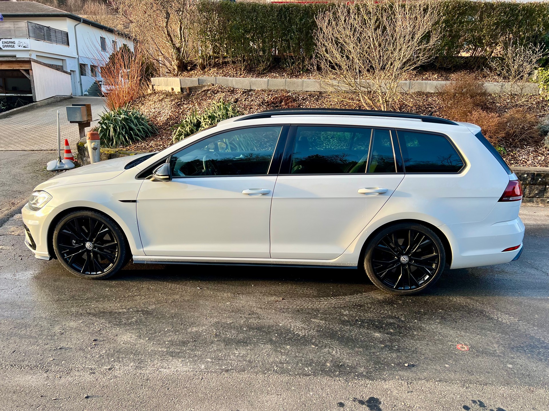 VW Golf Variant 2.0 TSI R 4Motion DSG-showroom-element-1