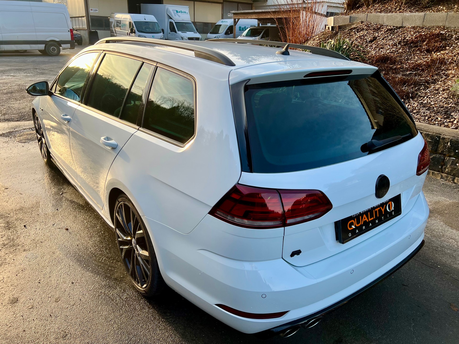 VW Golf Variant 2.0 TSI R 4Motion DSG-showroom-element-2