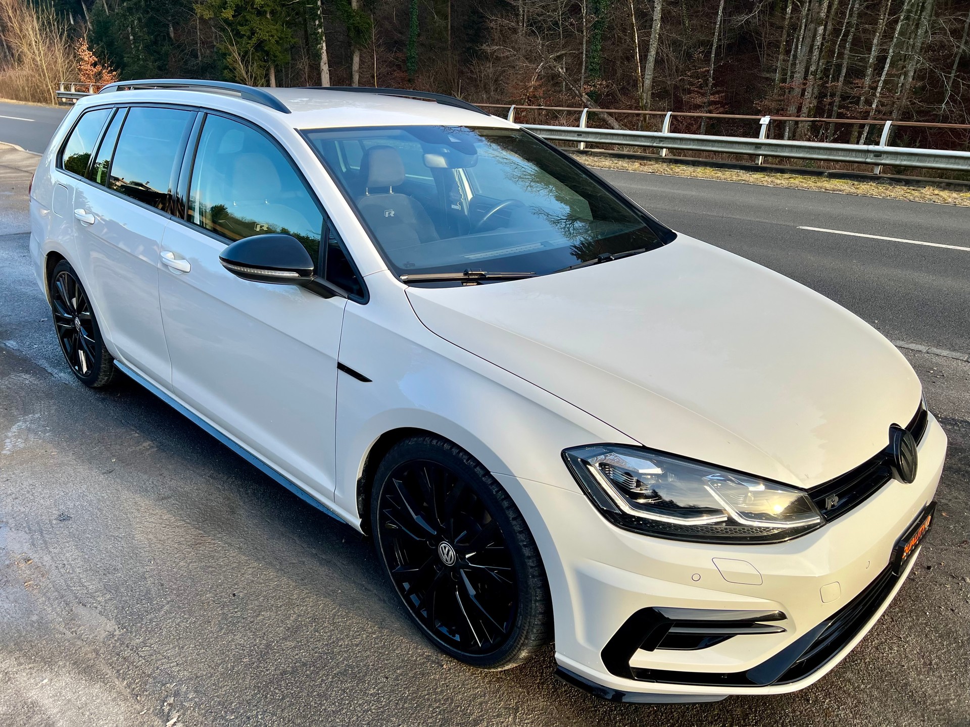 VW Golf Variant 2.0 TSI R 4Motion DSG-image-6
