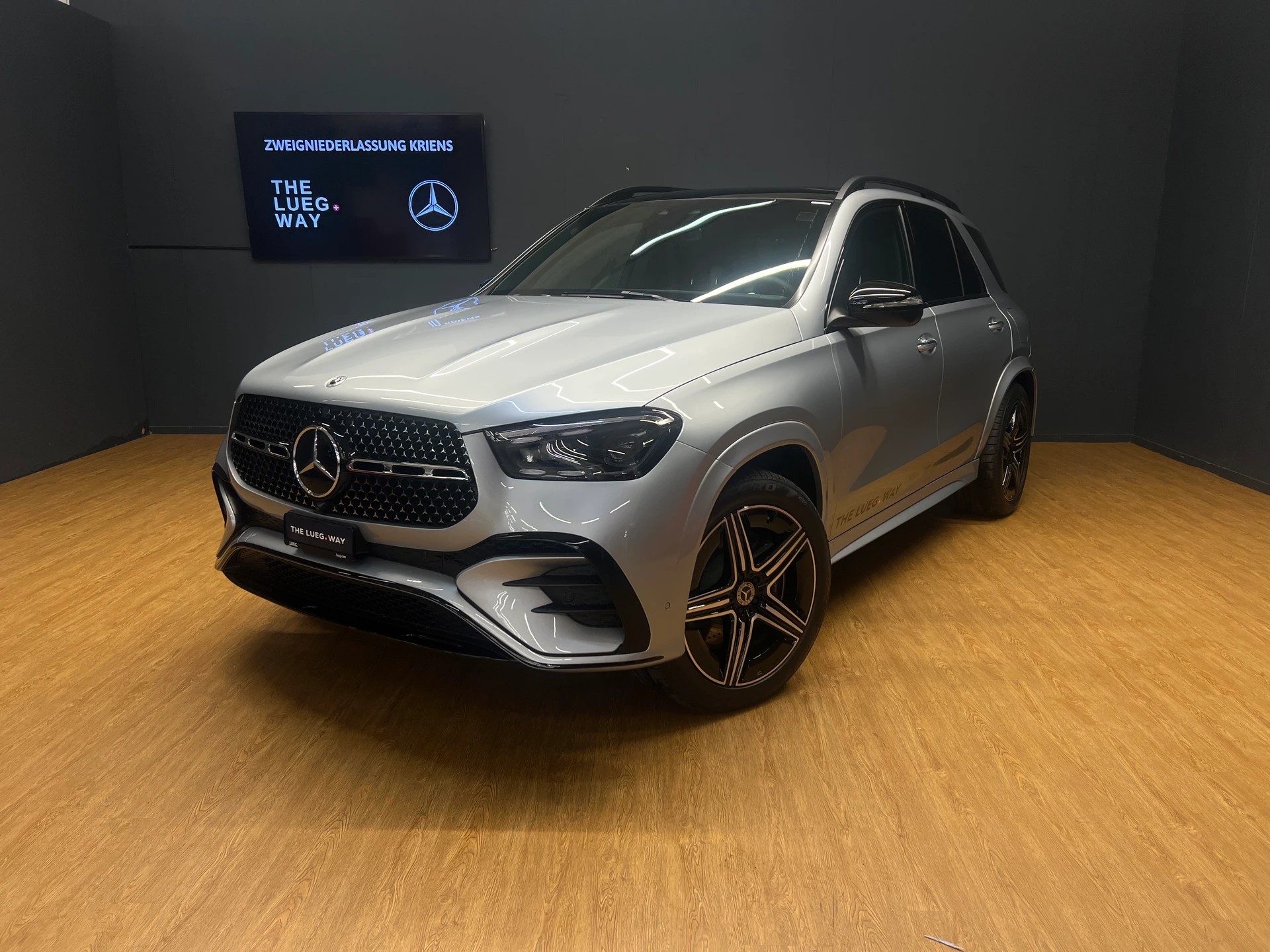 MERCEDES-BENZ GLE 350 de 4M - AMG / DISTRONIC / 360 Grad Kamera / Panorama-Dach / Memory