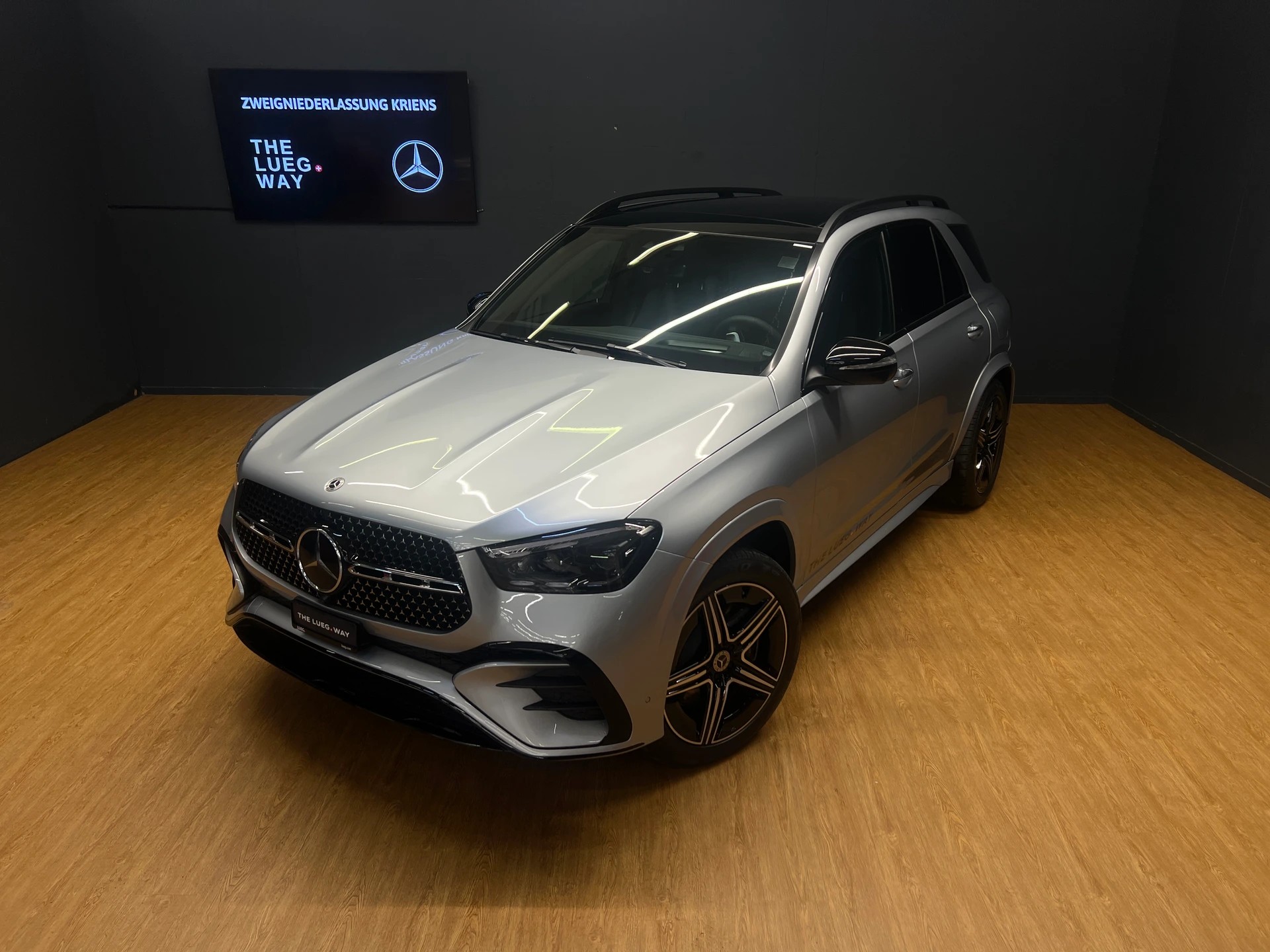 MERCEDES-BENZ GLE 350 de 4M - AMG / DISTRONIC / 360 Grad Kamera / Panorama-Dach / Memory-image-3