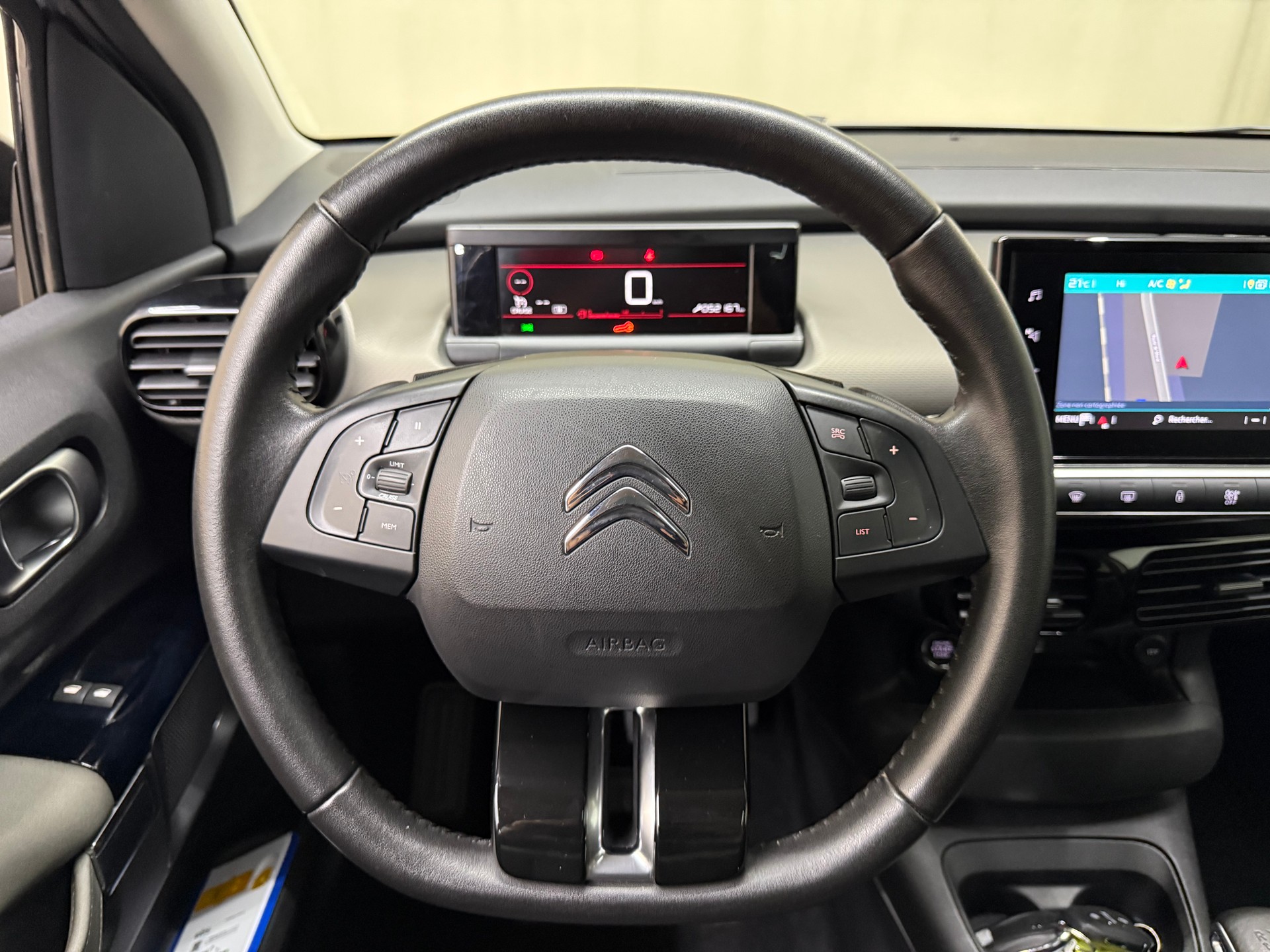 CITROEN C4 Cactus 1.2 Pure Tech Shine-image-10