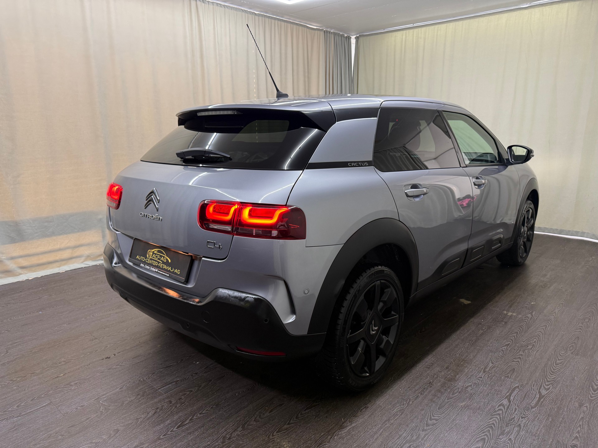 CITROEN C4 Cactus 1.2 Pure Tech Shine-showroom-element-3