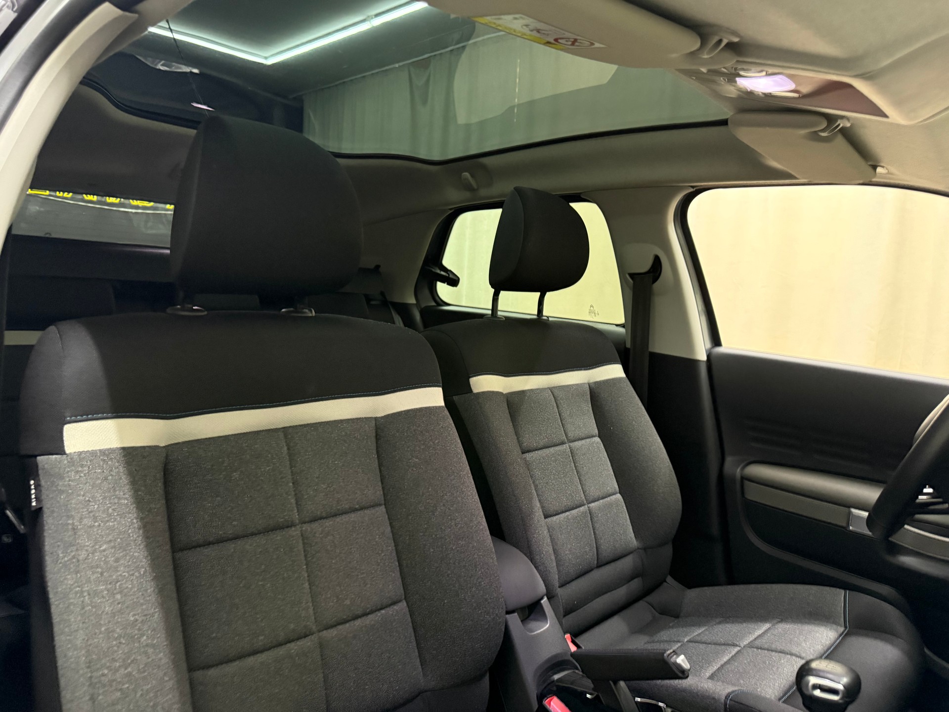 CITROEN C4 Cactus 1.2 Pure Tech Shine-image-12