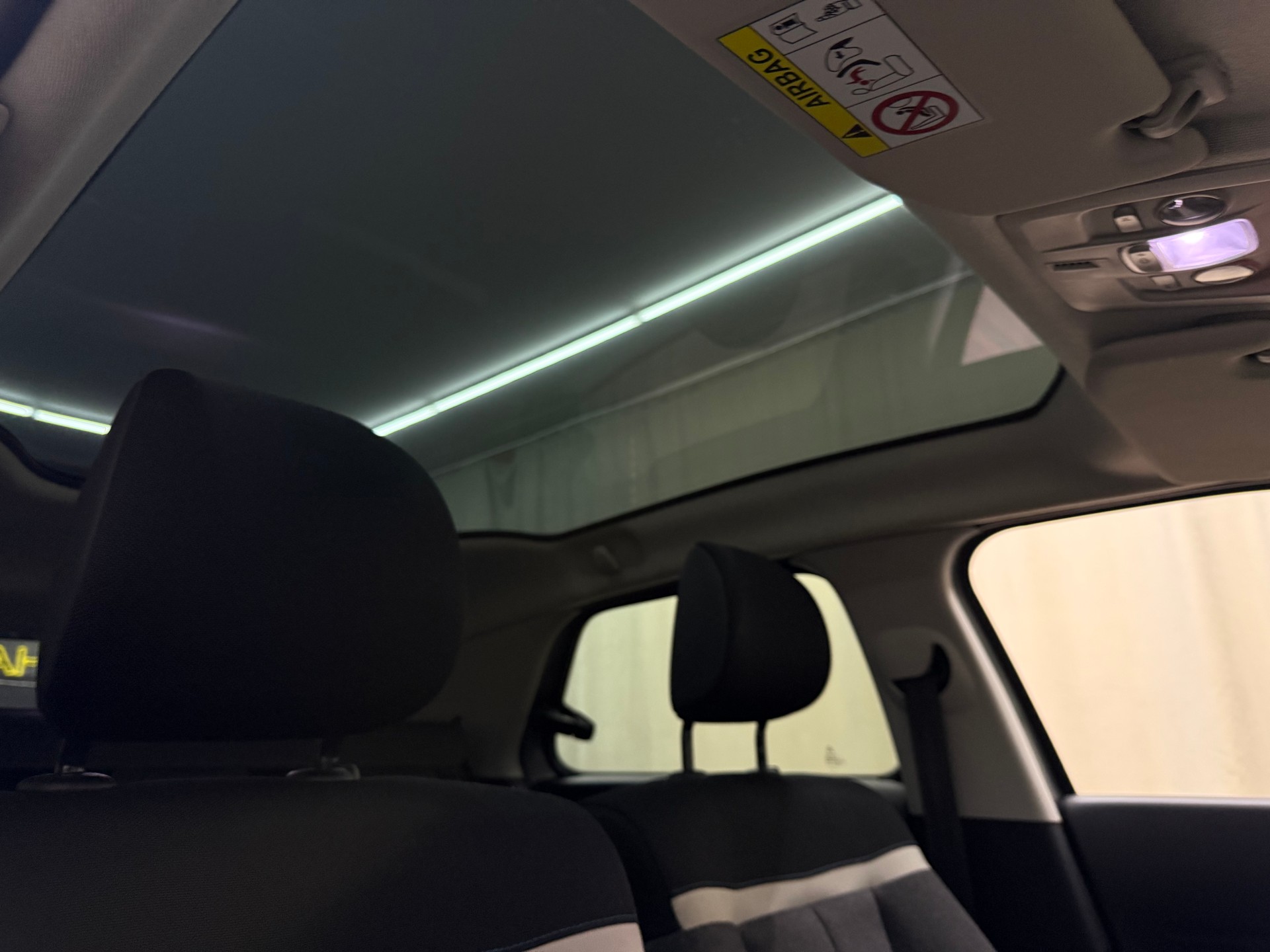 CITROEN C4 Cactus 1.2 Pure Tech Shine-image-13