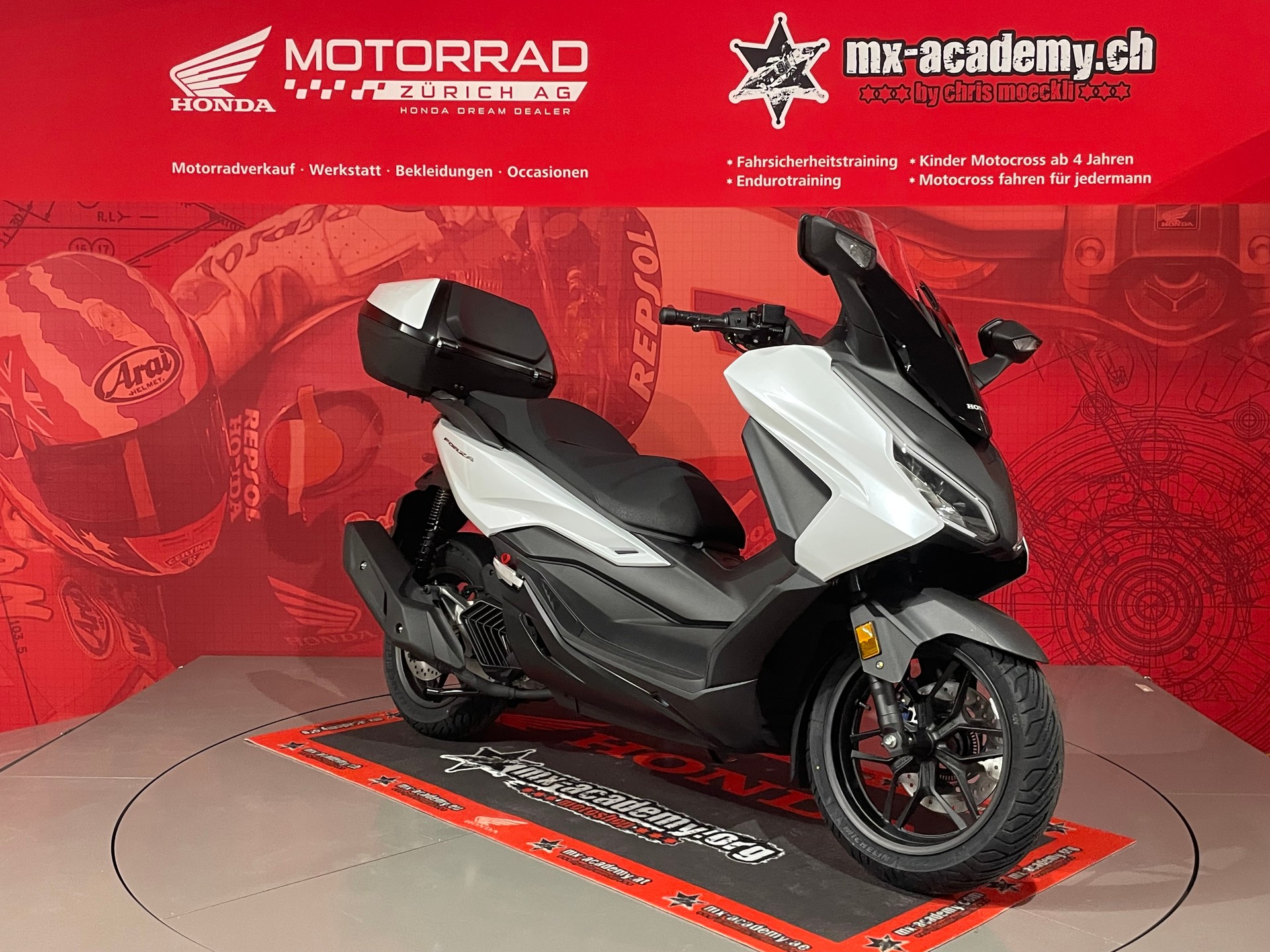 HONDA FORZA 125 Smart Top Box**Modell 2026**Neufahrzeug**Pearl Cool White**-image-2