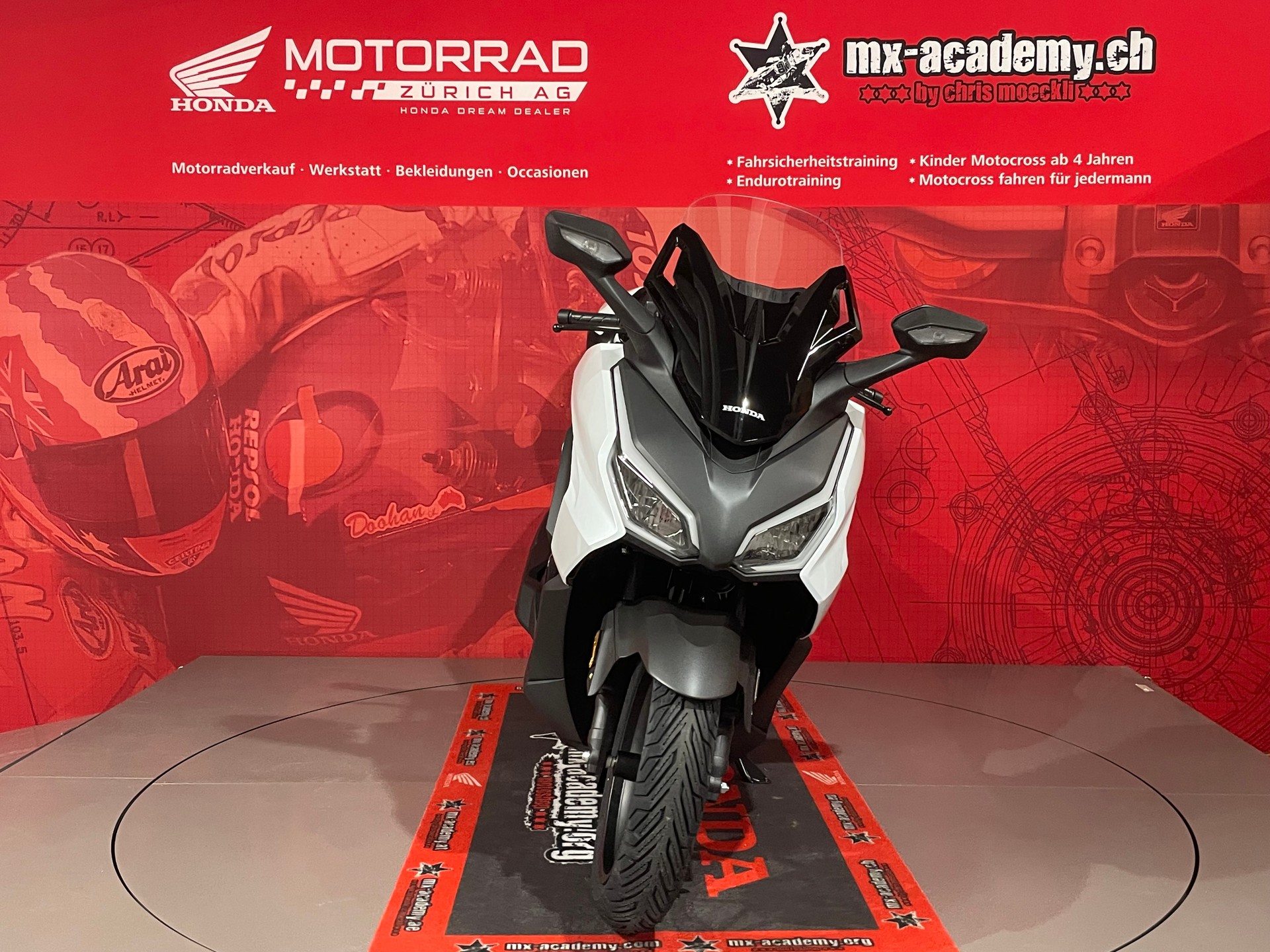 HONDA FORZA 125 Smart Top Box**Modell 2026**Neufahrzeug**Pearl Cool White**-image-3