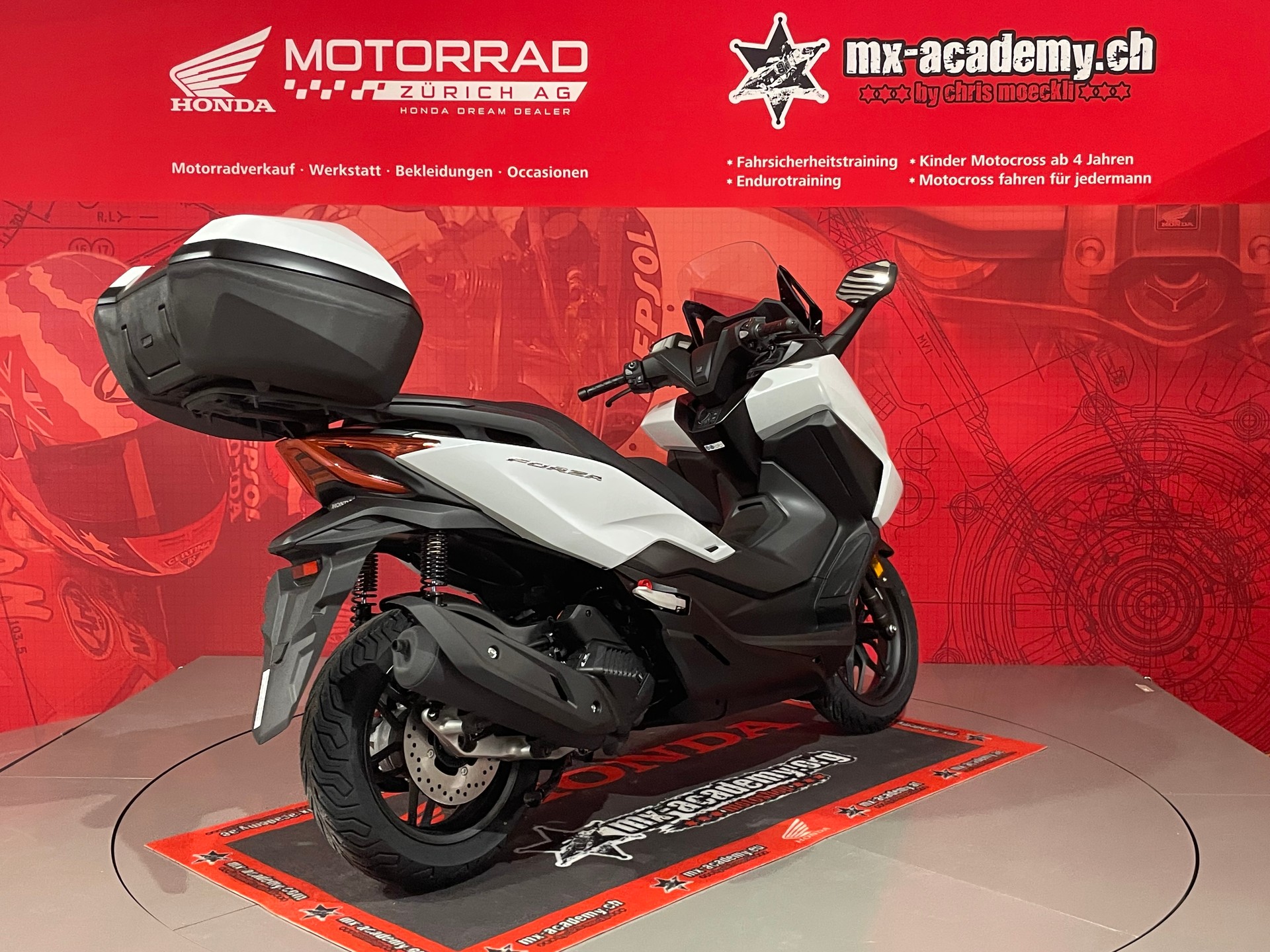 HONDA FORZA 125 Smart Top Box**Modell 2026**Neufahrzeug**Pearl Cool White**-image-8