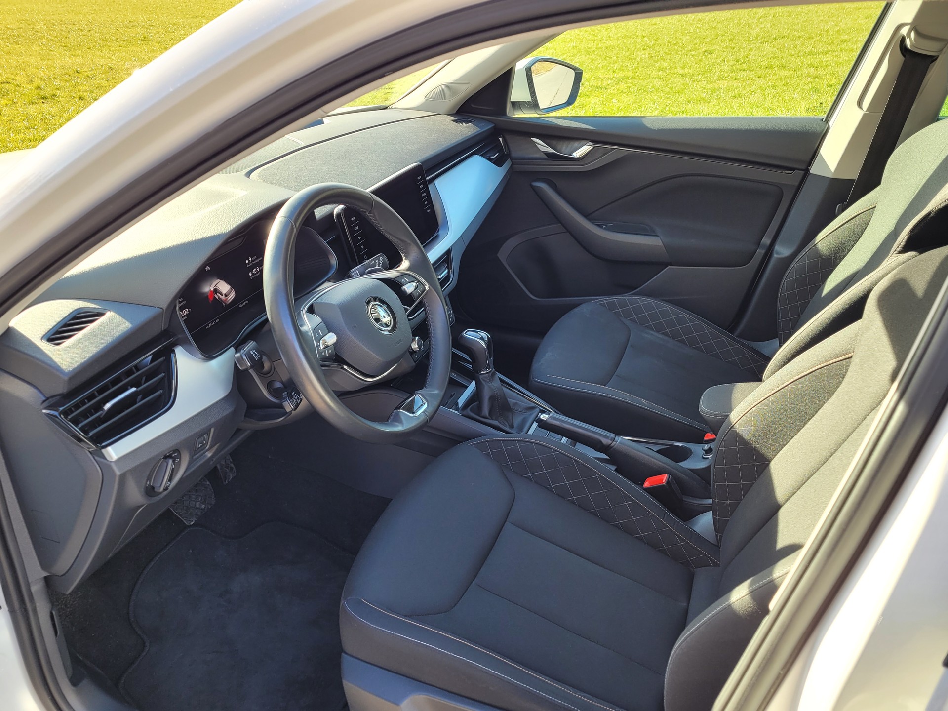 SKODA Kamiq 1.0 TSI Ambition DSG *Rückfahrkamera+8-fach bereift m. Pneu*-image-8