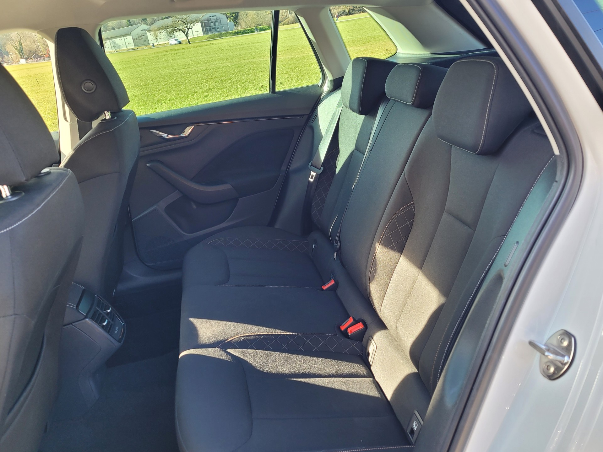 SKODA Kamiq 1.0 TSI Ambition DSG *Rückfahrkamera+8-fach bereift m. Pneu*-image-14