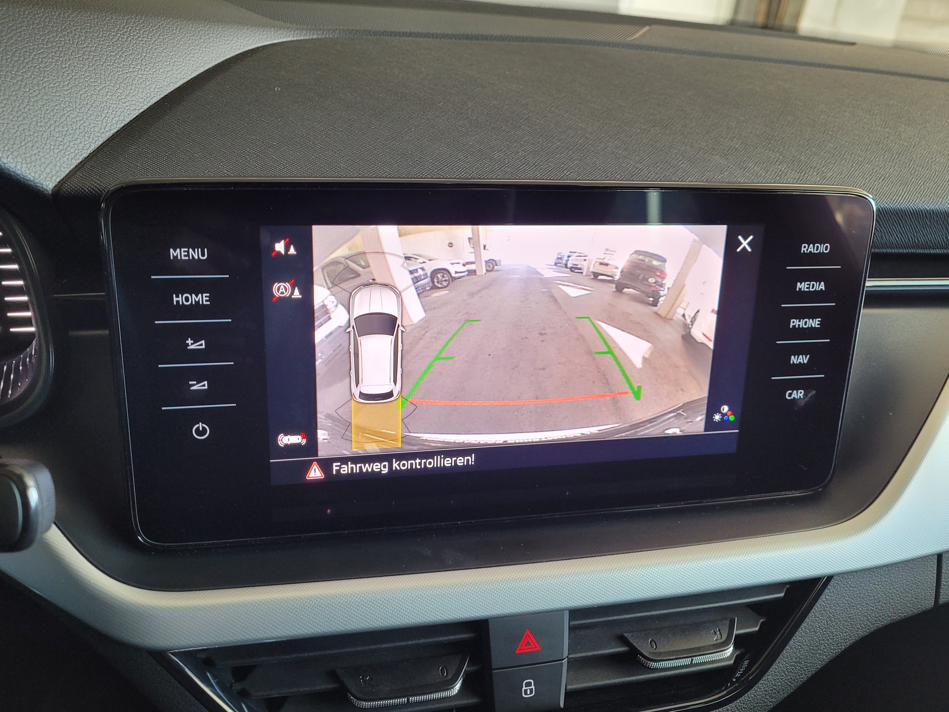 SKODA Kamiq 1.0 TSI Ambition DSG *Rückfahrkamera+8-fach bereift m. Pneu*-image-11