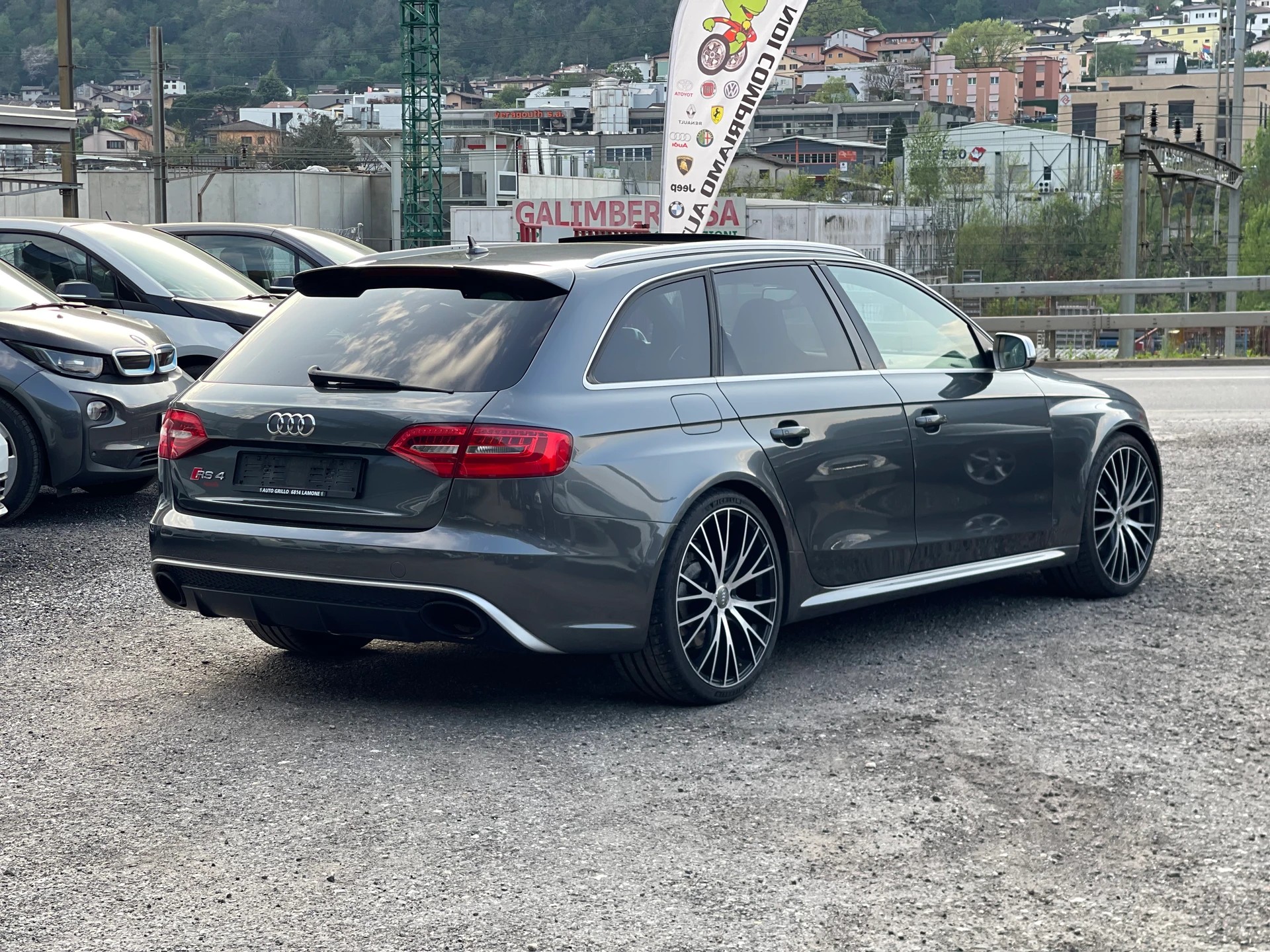 AUDI RS4 Avant 4.2 FSI V8 quattro S-tronic-image-2