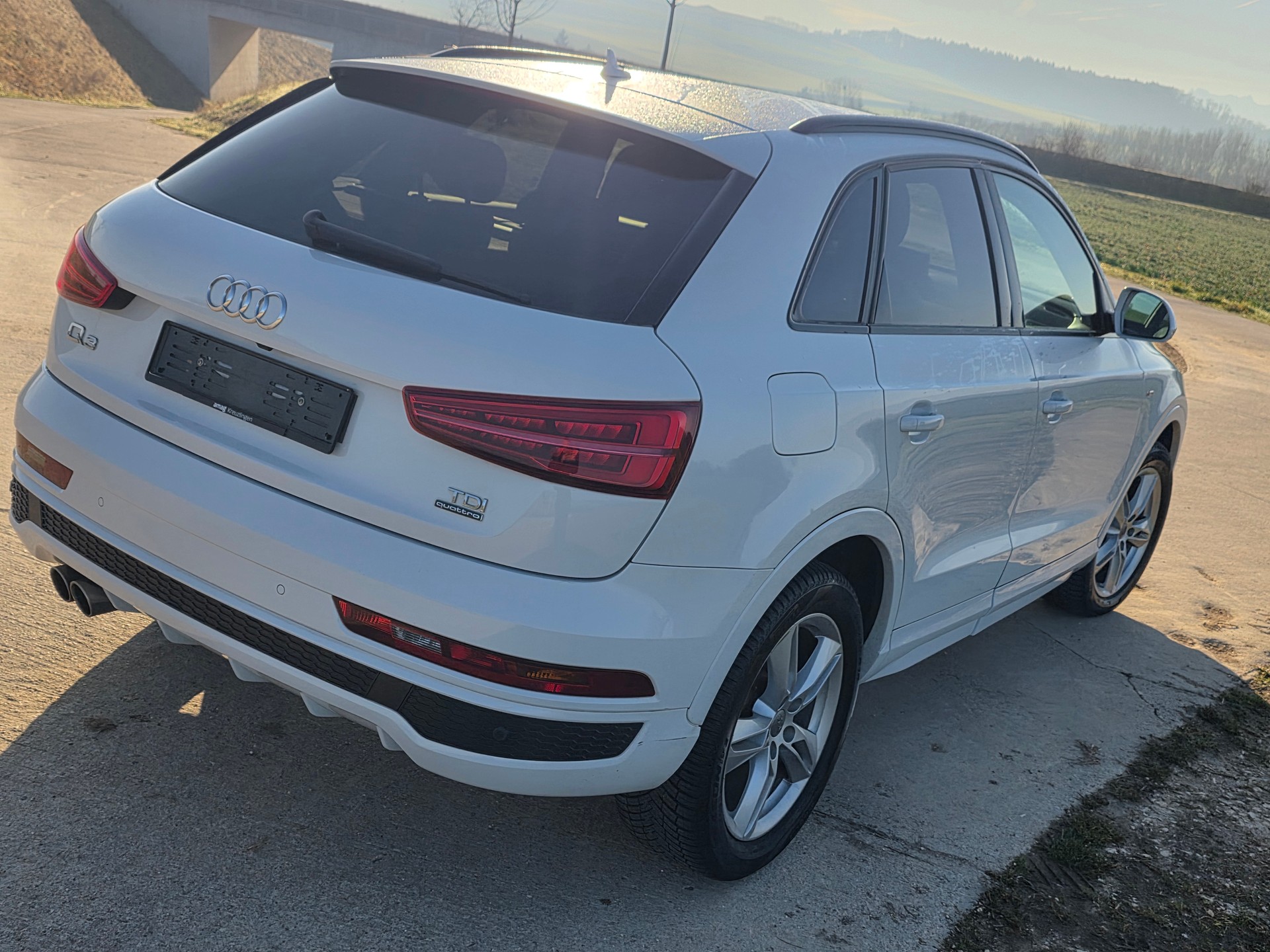 AUDI Q3 2.0 TDI quattro S-tronic-image-3