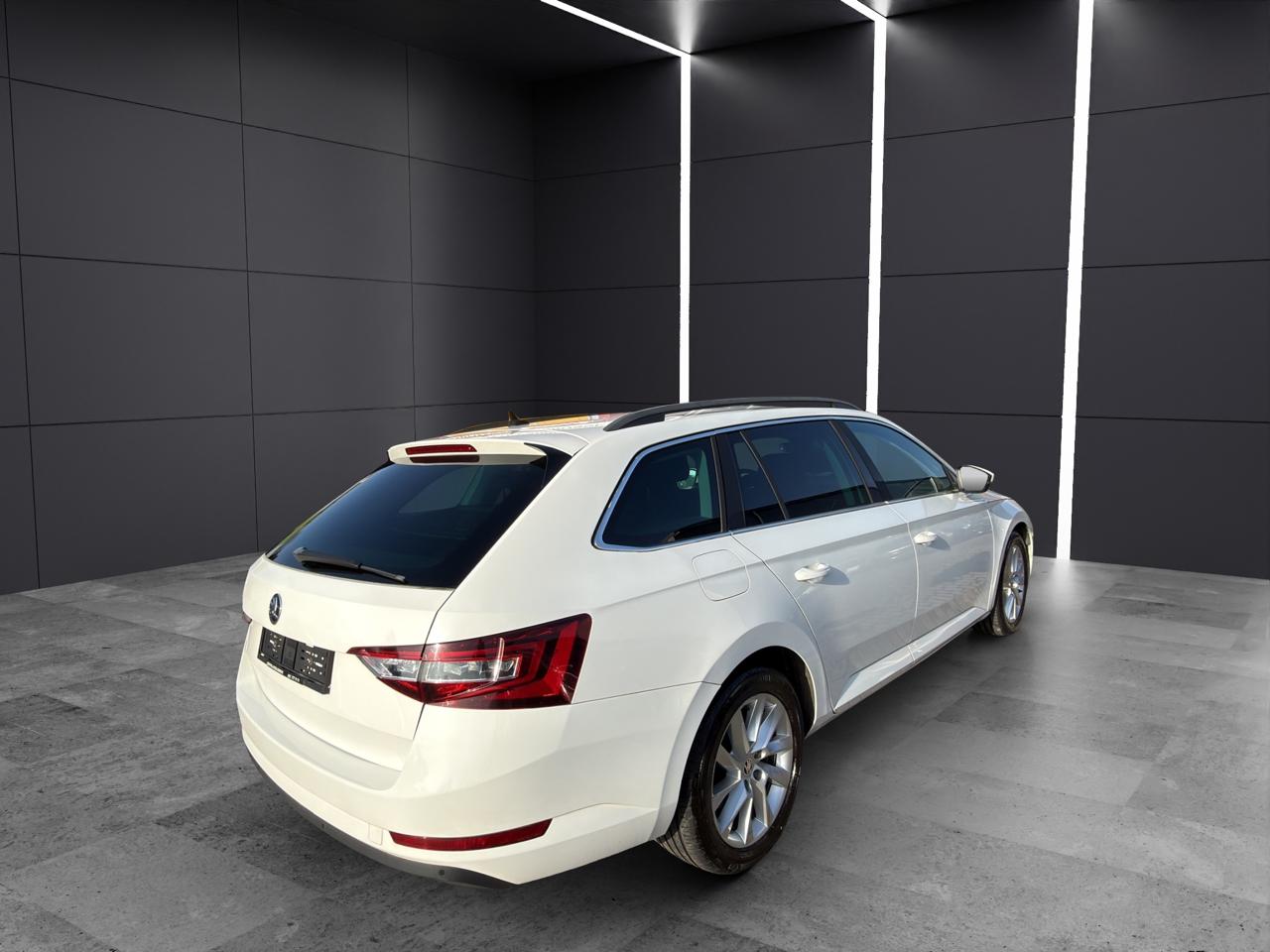 SKODA Superb Combi 2.0 TDi Style 4x4 DSG-image-7