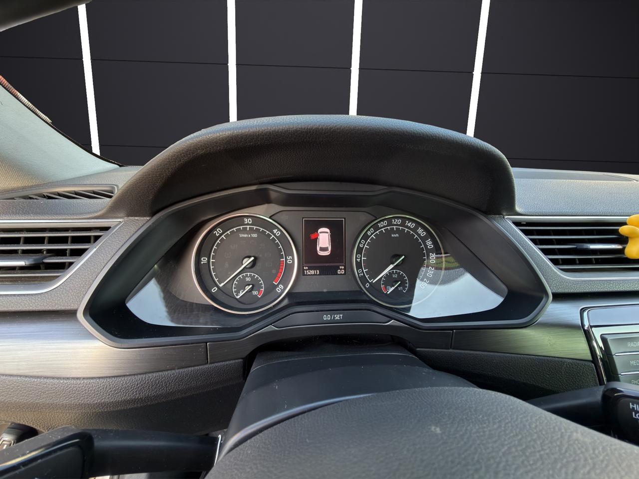 SKODA Superb Combi 2.0 TDi Style 4x4 DSG-image-10