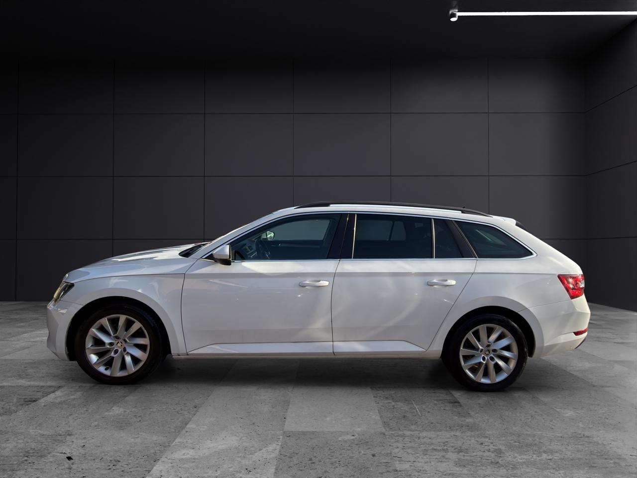 SKODA Superb Combi 2.0 TDi Style 4x4 DSG-image-2