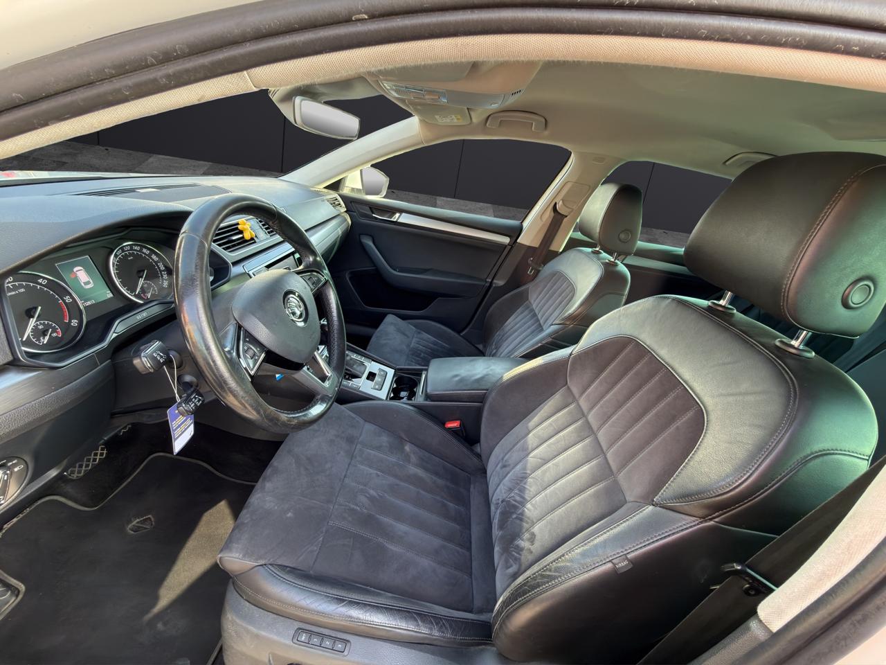 SKODA Superb Combi 2.0 TDi Style 4x4 DSG-image-9