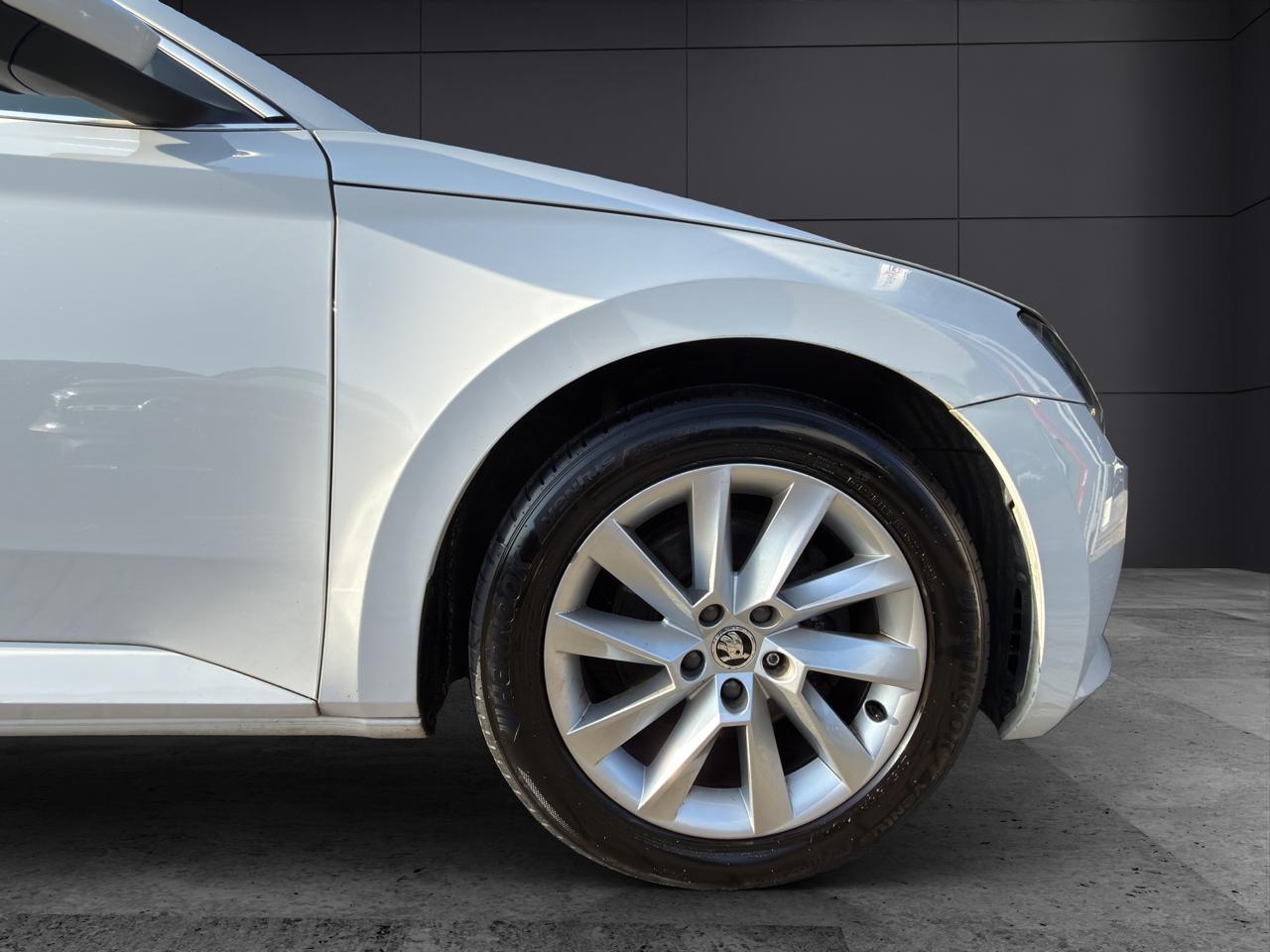 SKODA Superb Combi 2.0 TDi Style 4x4 DSG-image-8