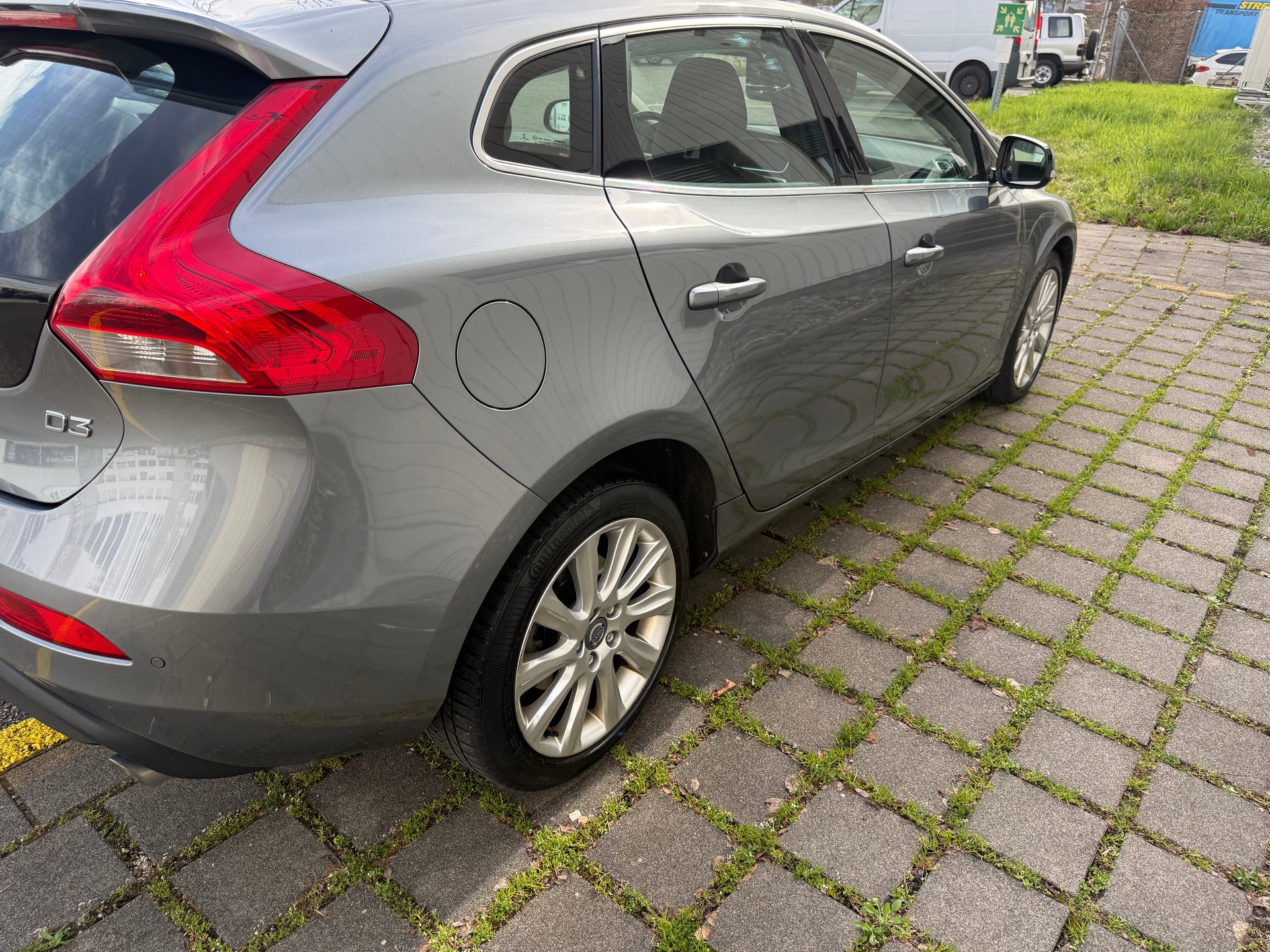 VOLVO V40 D3 Summum-image-4