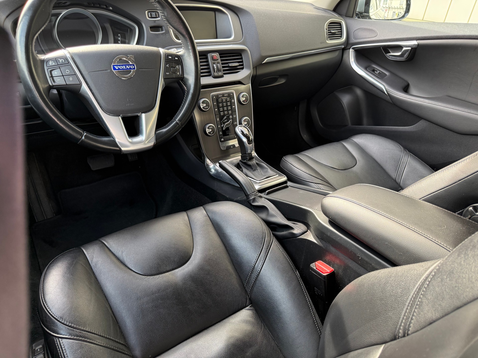 VOLVO V40 D3 Summum-image-7
