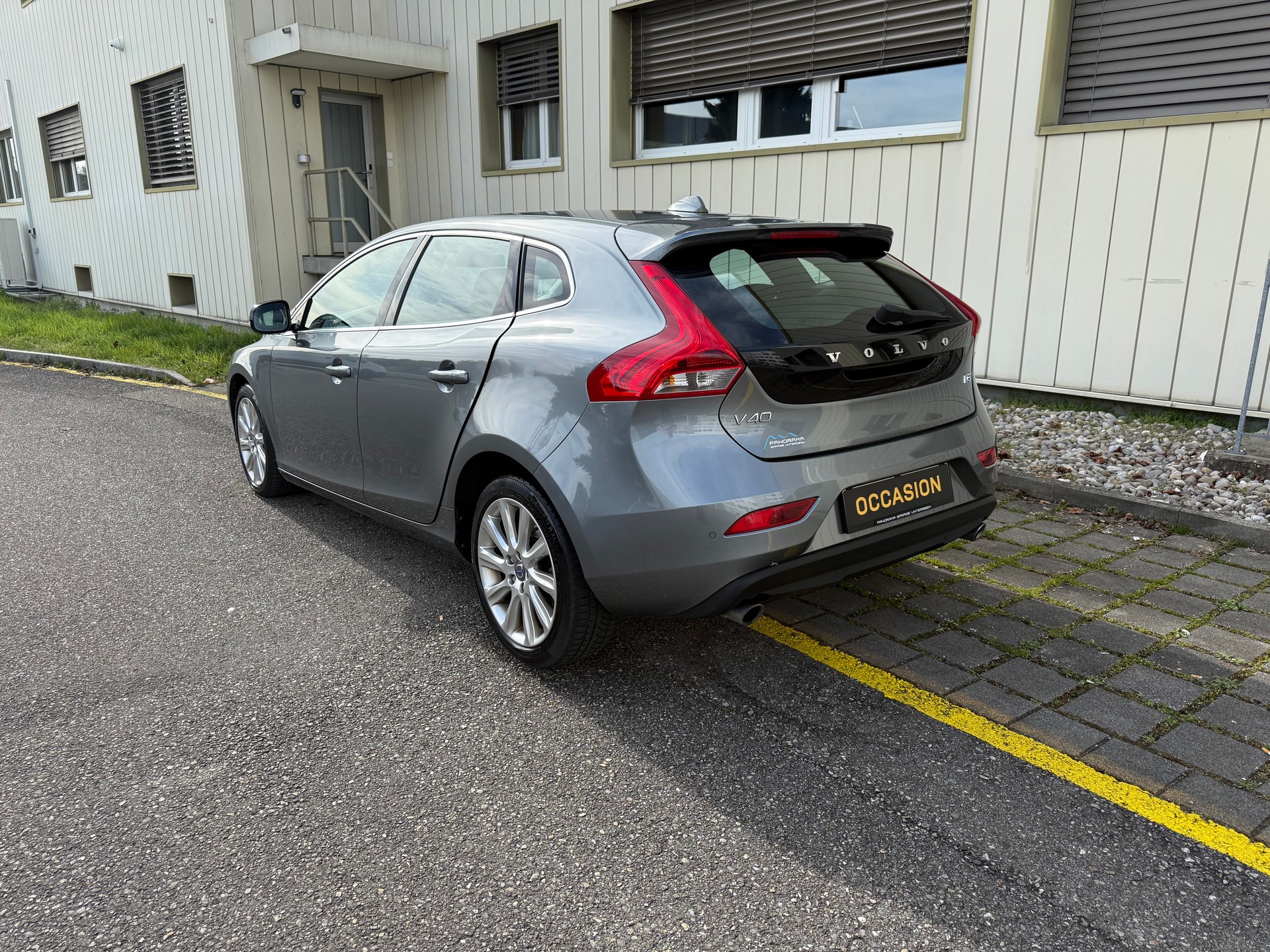 VOLVO V40 D3 Summum-image-3