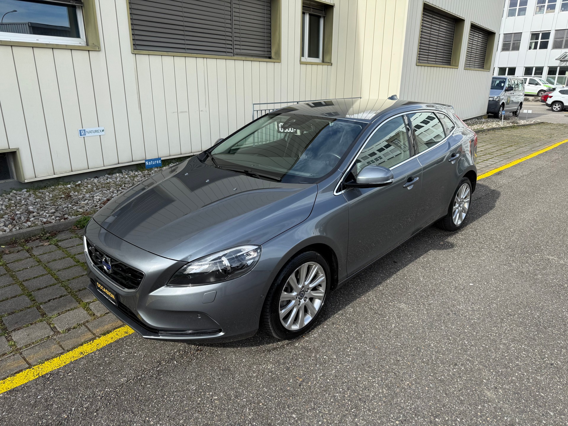 VOLVO V40 D3 Summum-image-1