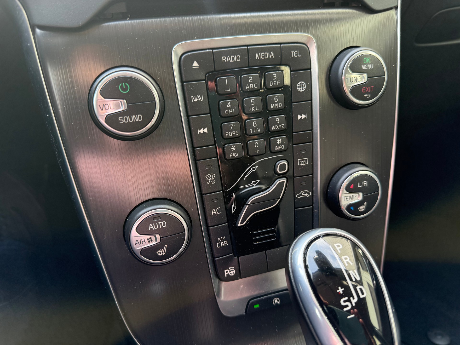 VOLVO V40 D3 Summum-image-9