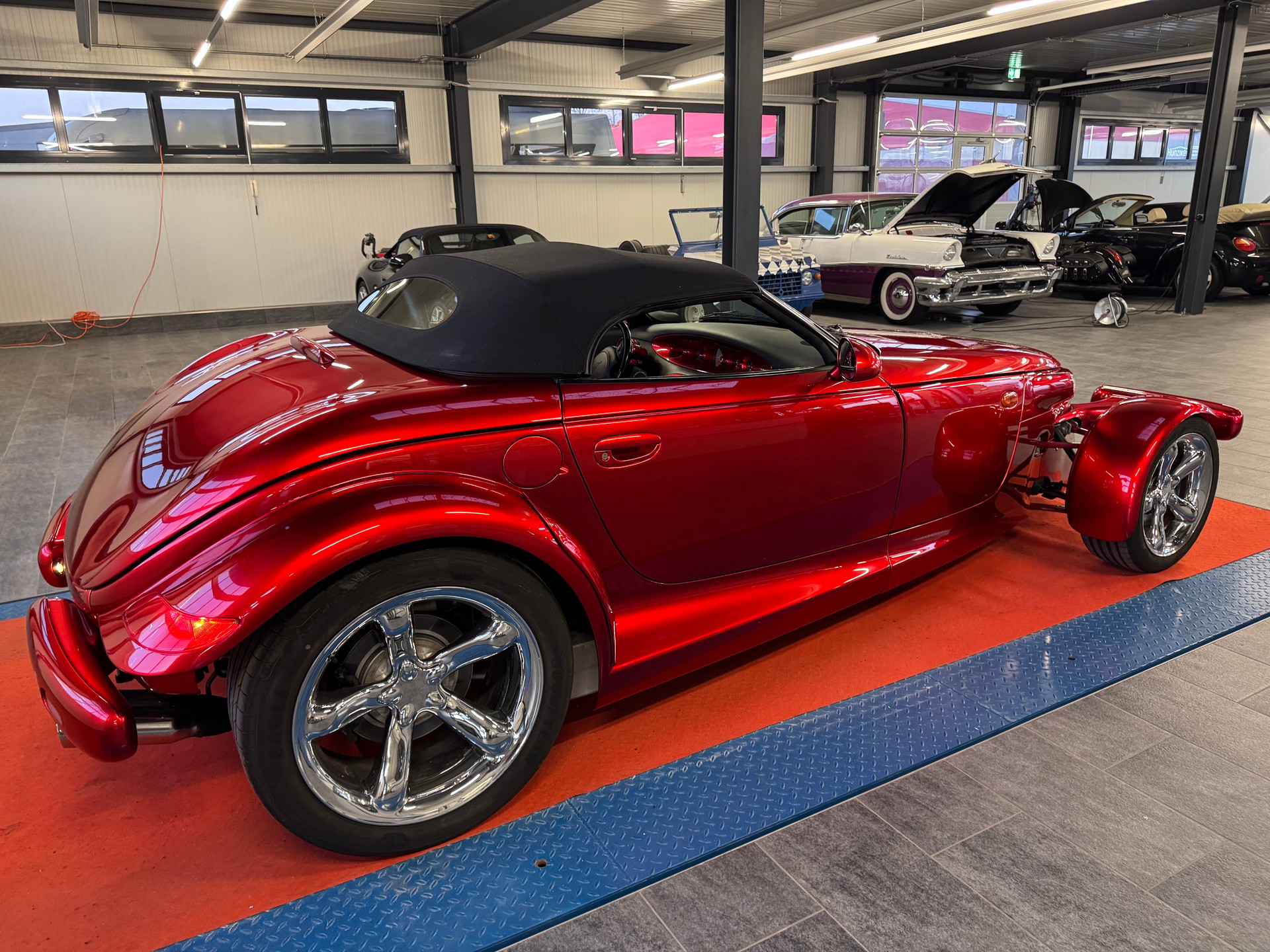 CHRYSLER Prowler Red Dream-showroom-element-3