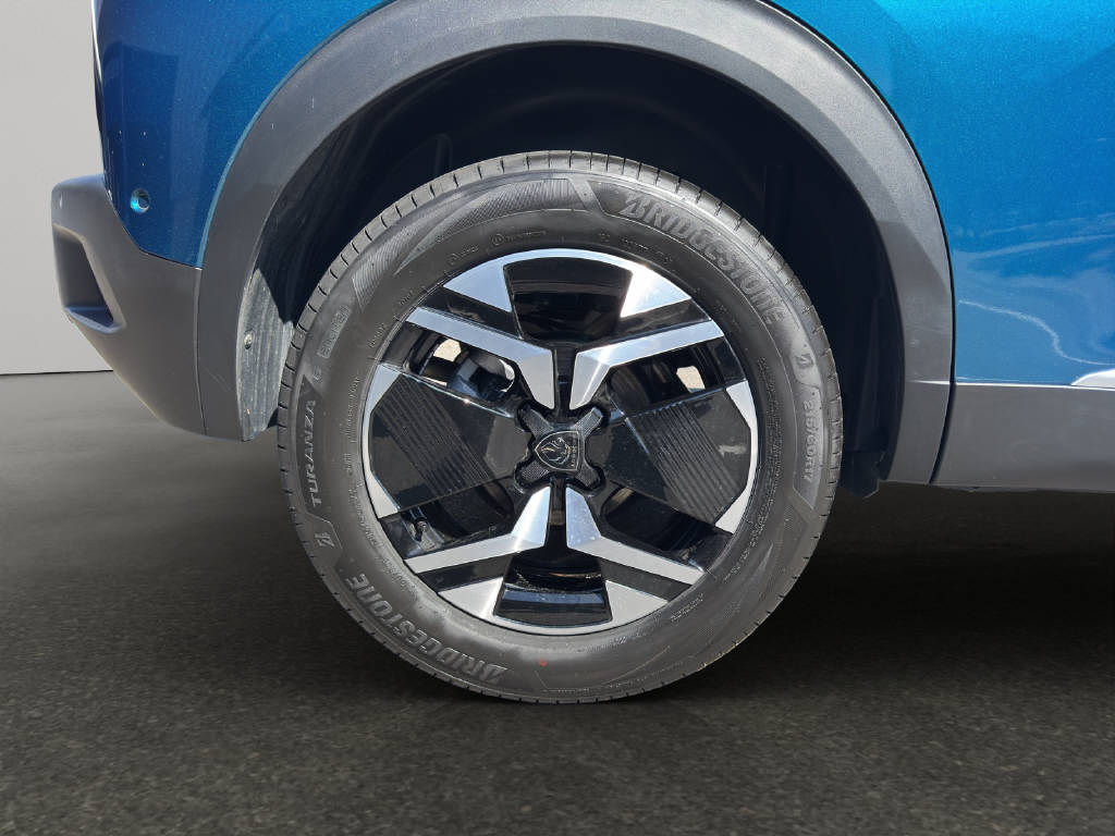 PEUGEOT 2008 1.2 Hybrid 145 Allure Premium-image-14