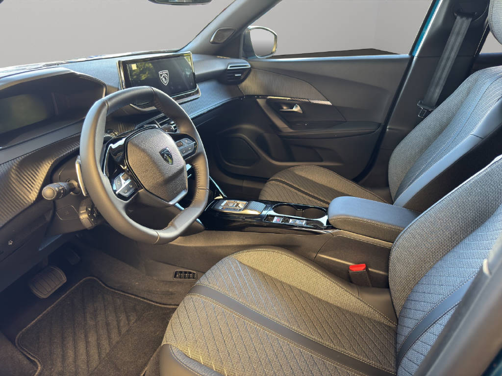 PEUGEOT 2008 1.2 Hybrid 145 Allure Premium-image-8